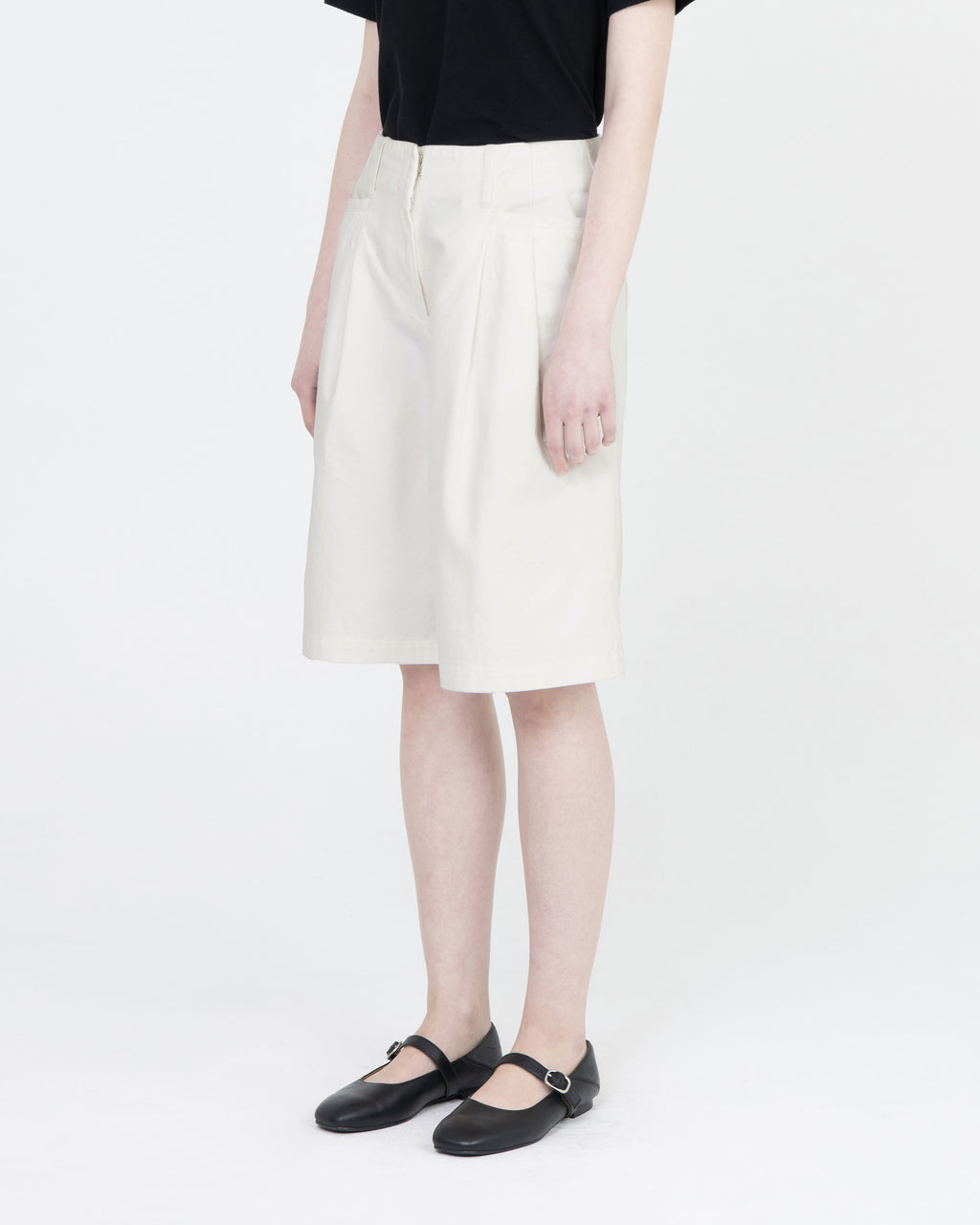 Brownyard - Two Tuck Half Pants (White) product image 3 | TRAB K-Fashion Australia