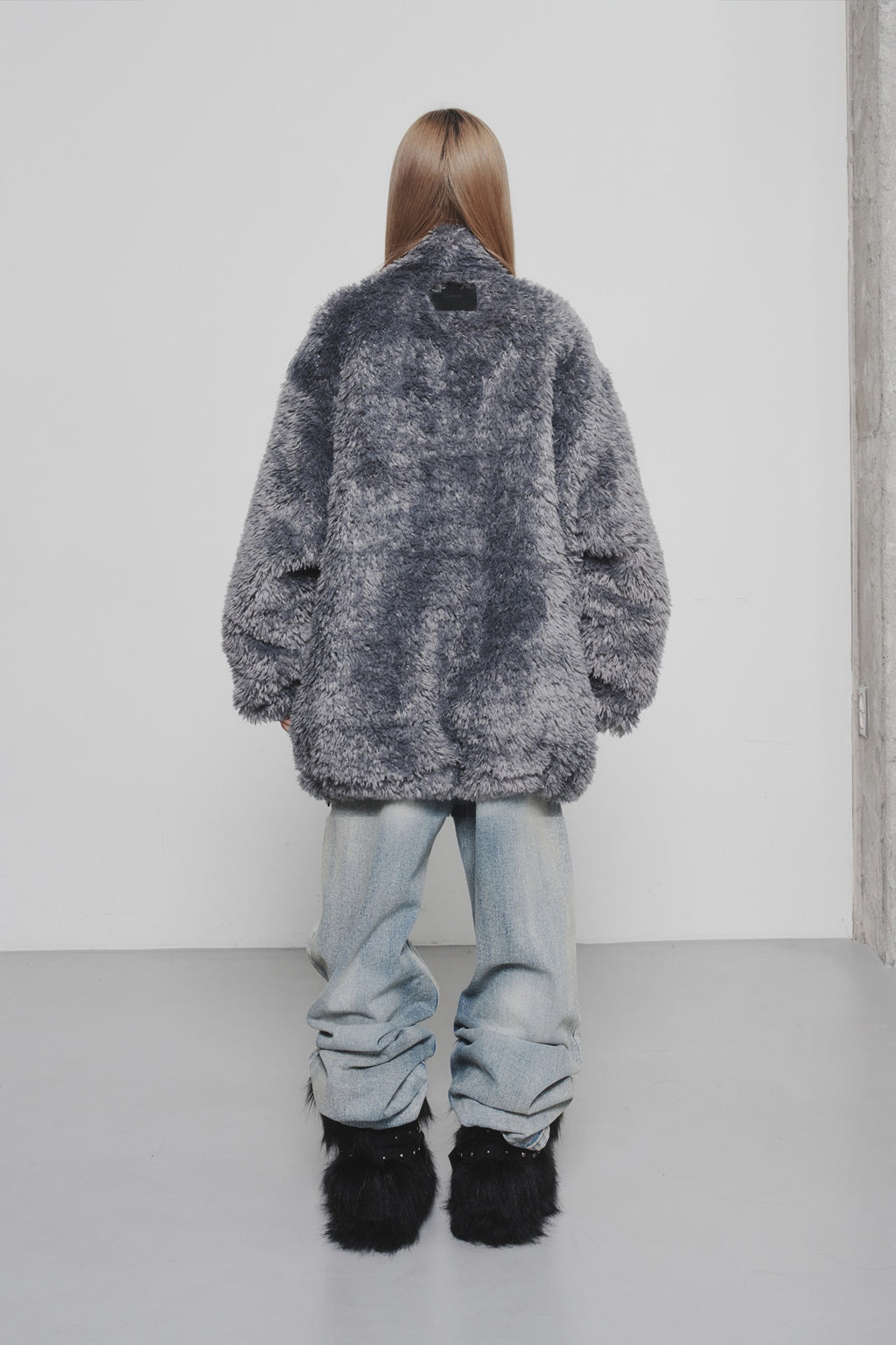 Deinet - Bizzo Point Faux Fur Jumper (Charcoal) product image 4 | TRAB K-Fashion Australia