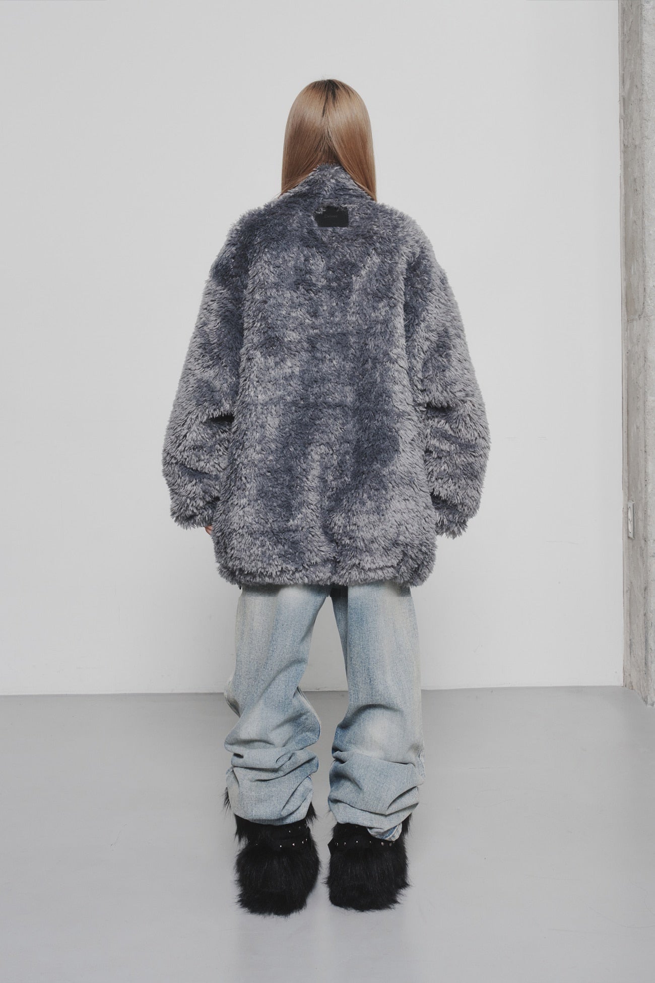 Deinet - Bizzo Point Faux Fur Jumper (Charcoal) product image 4 | TRAB K-Fashion Australia