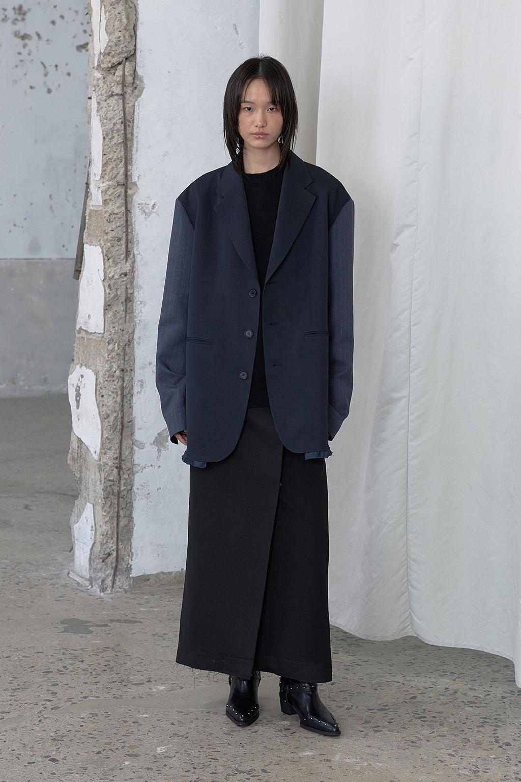 Deinet - Lowcut Blazer (Dark Navy) product image 4 | TRAB K-Fashion Australia