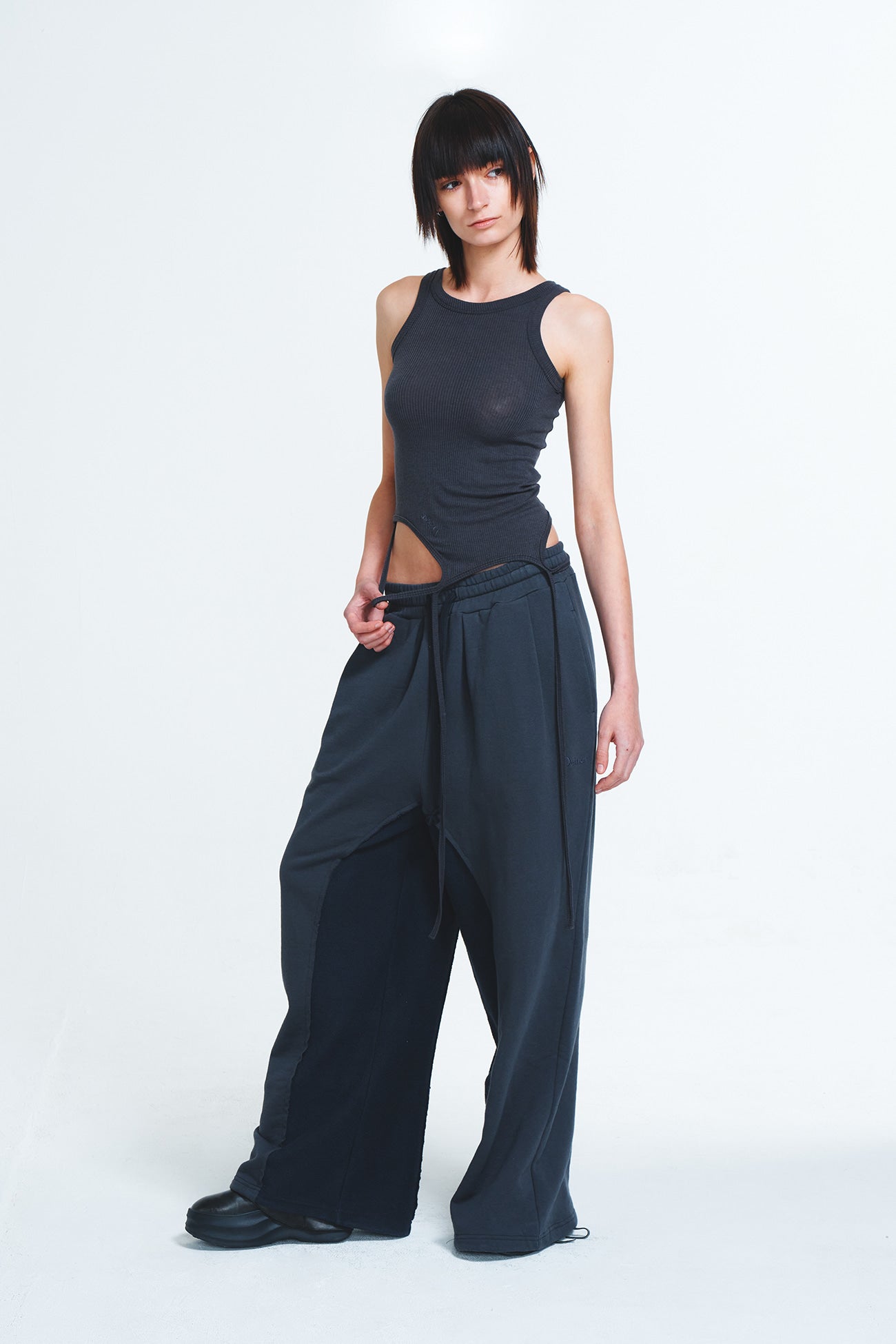 Deinet - Reverse Cut Sweatpants (Charcoal) product image 4 | TRAB K-Fashion Australia