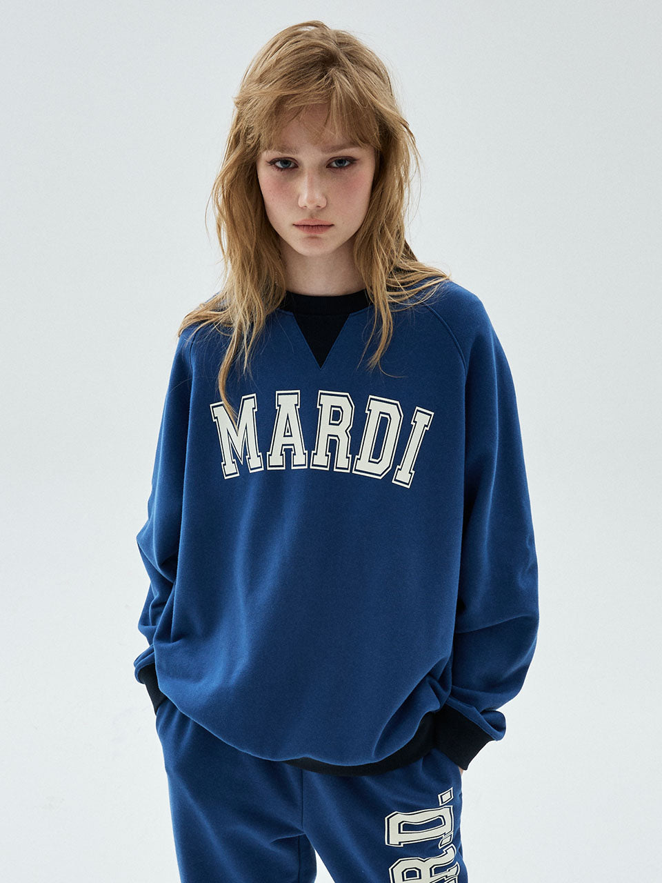 Mardi Mercredi - Sweatshirt Raglan Mardi Arch Logo (Vintageblue Ivory) product image 1 | TRAB K-Fashion Australia