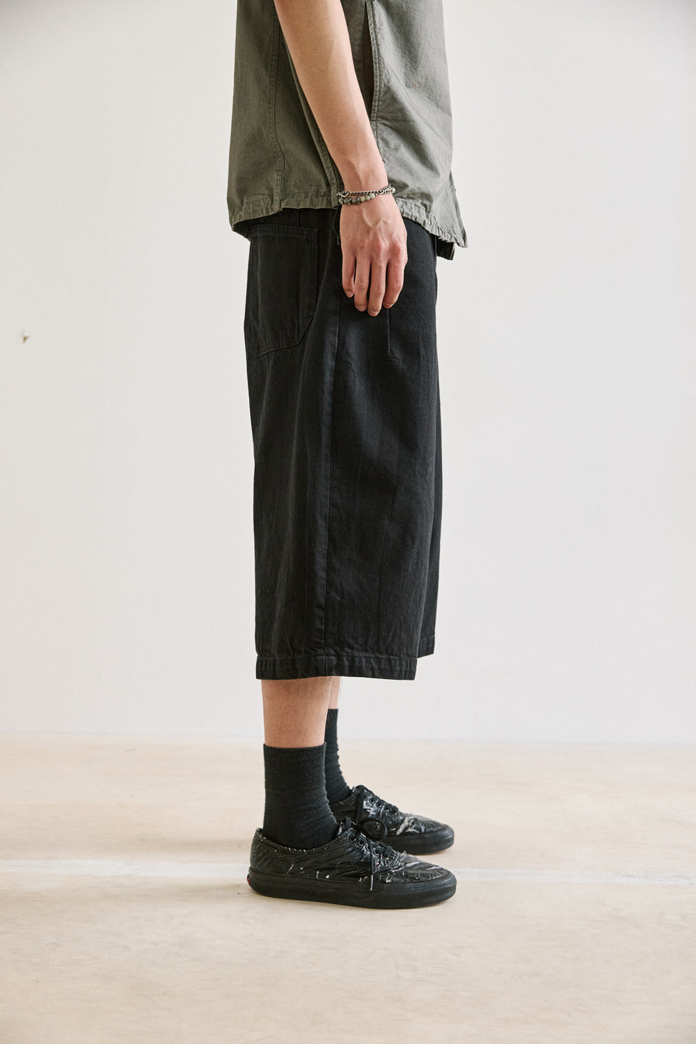 Hatchingroom - Bermuda Denim Shorts Crinkle (Black) product image 13 | TRAB K-Fashion Australia