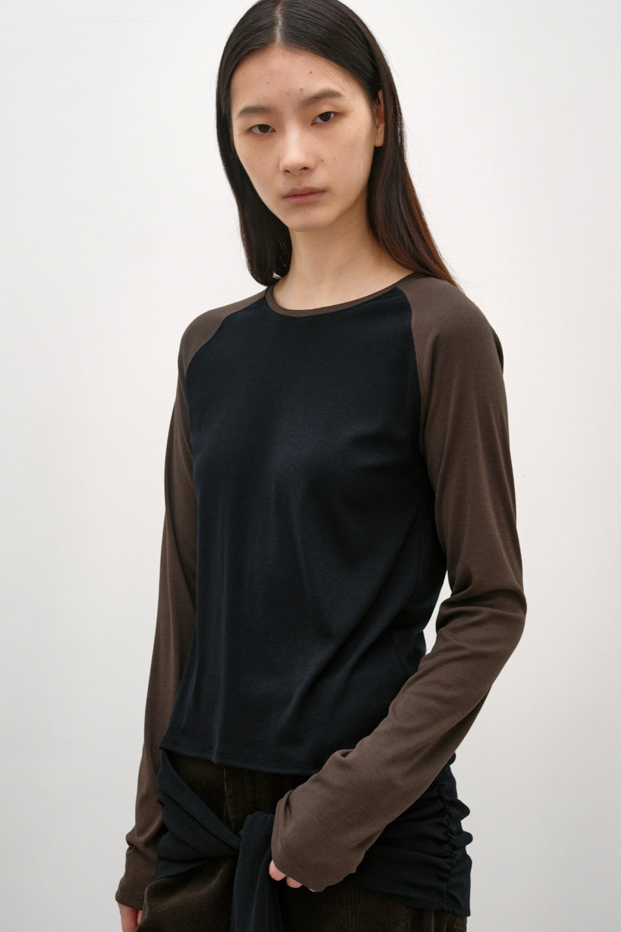 Insilence - Raglan Strap T-Shirt (Black) product image 2 | TRAB K-Fashion Australia