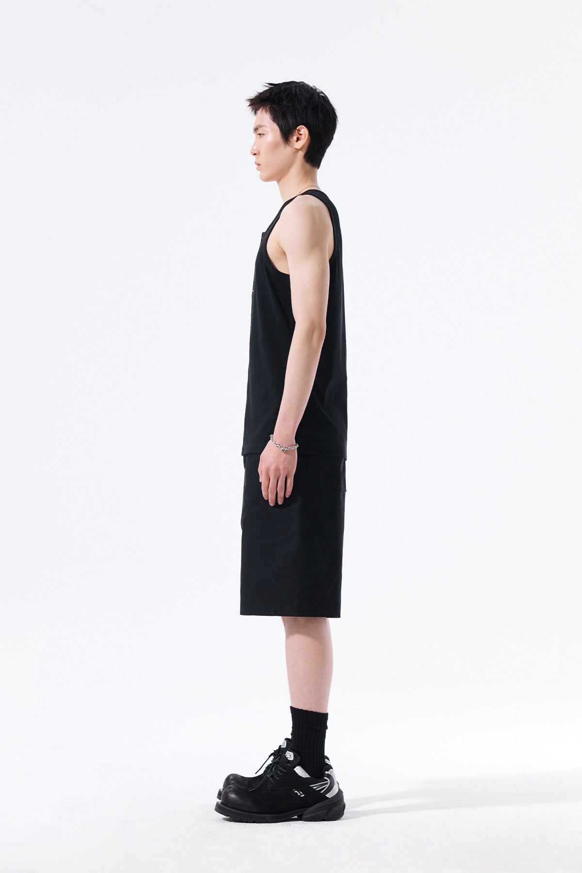 Matin Kim - Curved Seam Bermuda Pants (Black) product image 6 | TRAB K-Fashion Australia