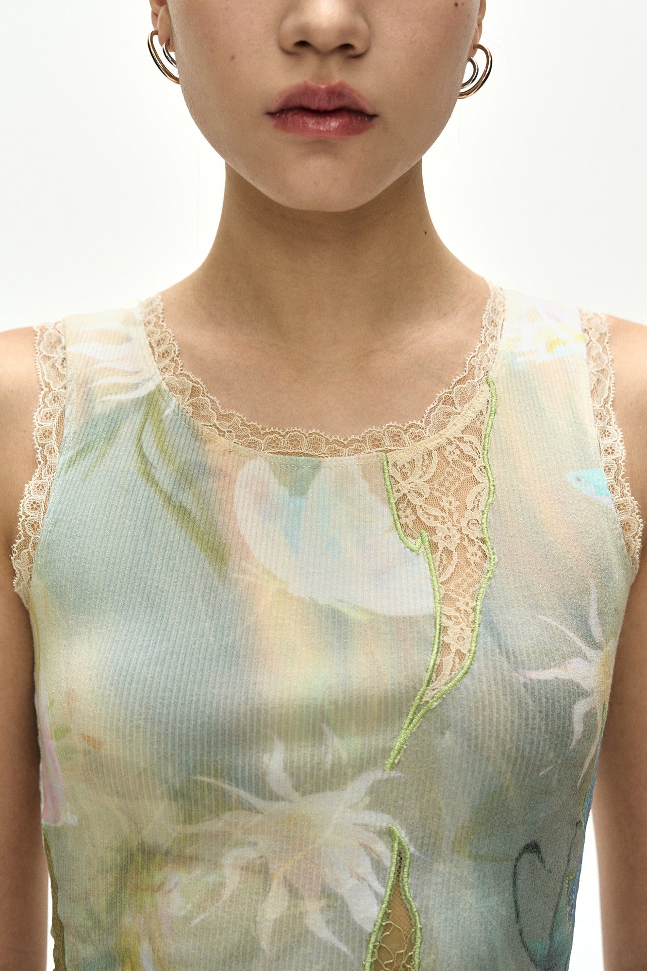 Andersson Bell - [Pre-Order – Ships August 7] Fish & Butterfly Lace Embroidered Tank Top (Multi) product image 7 | TRAB K-Fashion Australia
