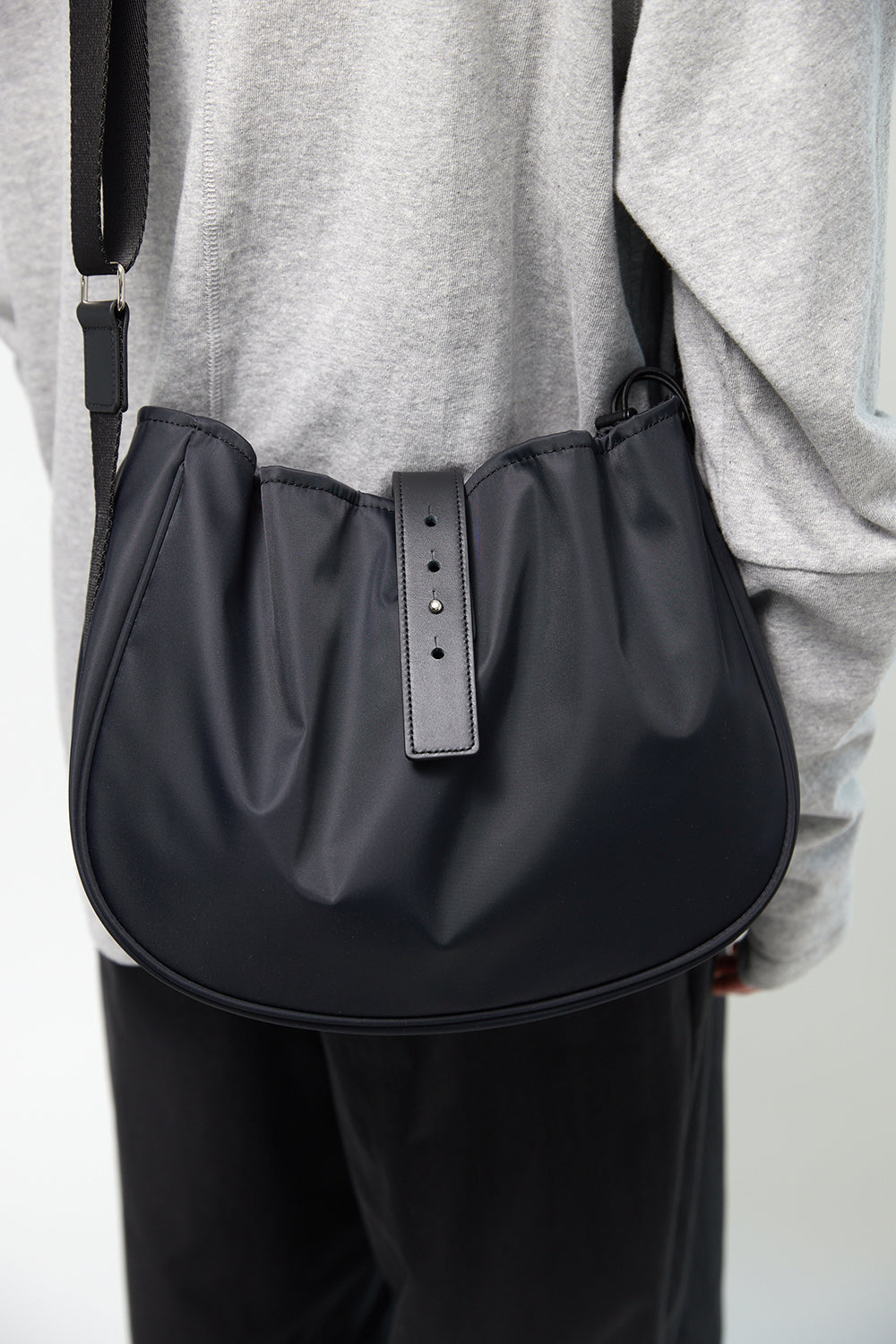 Hatchingroom - Wavy Bag Middle High Density Nylon (Black) product image 7 | TRAB K-Fashion Australia