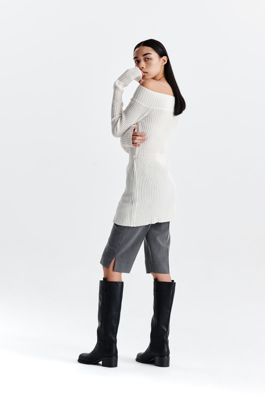 Matin Kim - Capri Slit Pants (Grey) product image 8 | TRAB K-Fashion Australia