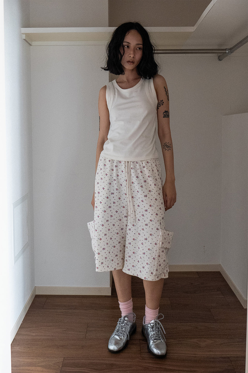 Deinet - Soft Waffle Flower Jersey Cargo Bermuda Pants (Ivory) product image 4 | TRAB K-Fashion Australia
