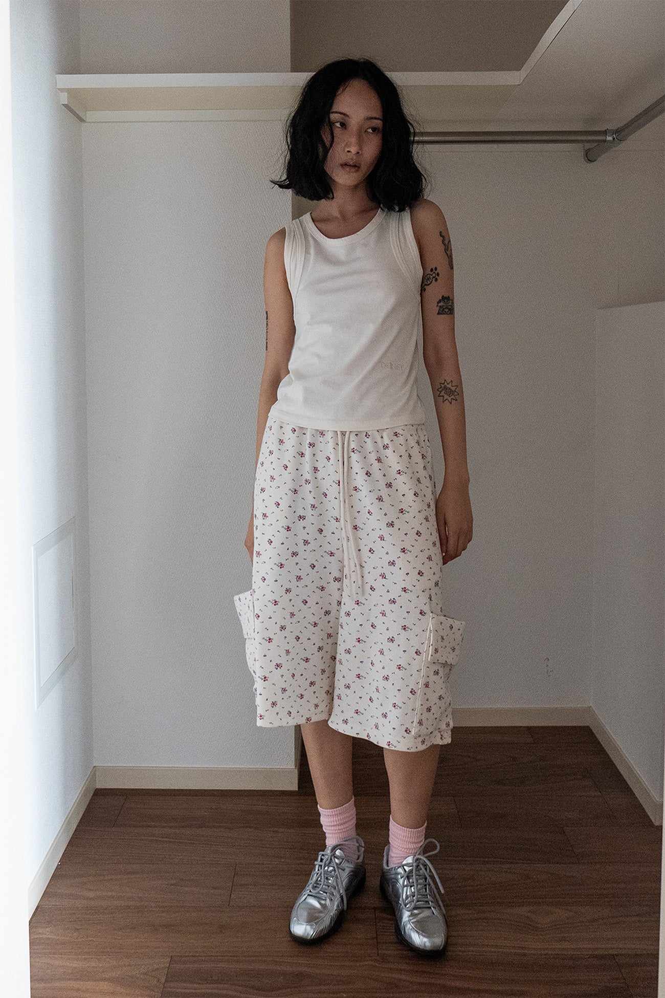 Deinet - Soft Waffle Flower Jersey Cargo Bermuda Pants (Ivory) product image 4 | TRAB K-Fashion Australia
