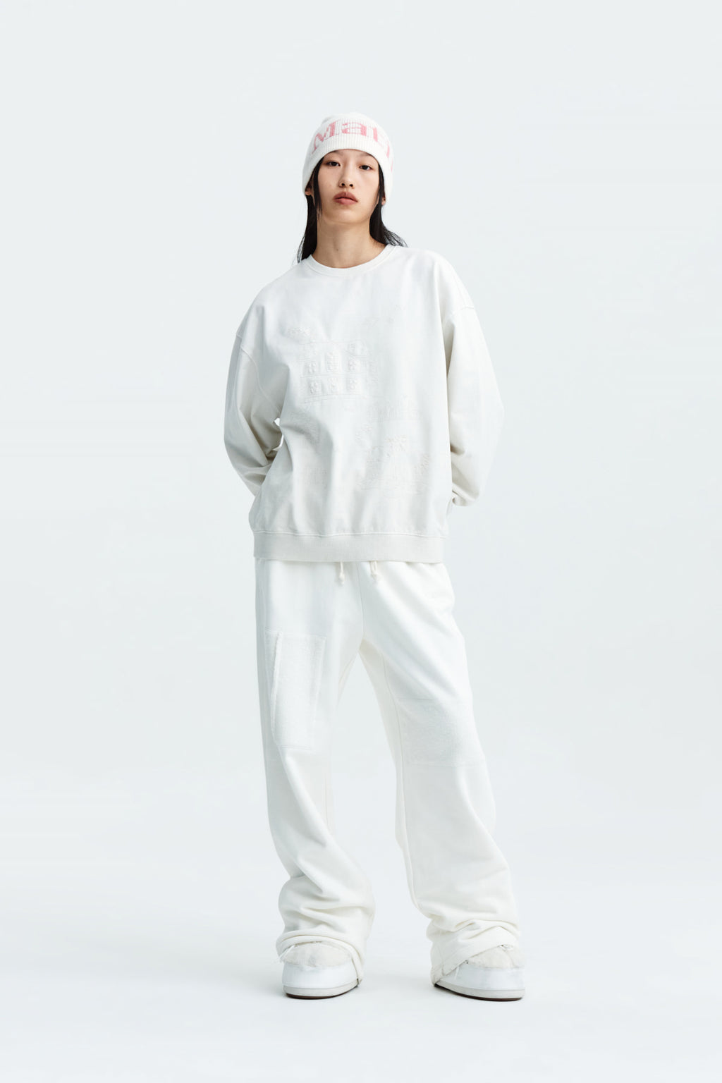 Matin Kim - Patch Point Sweatpants (Ivory) product image 8 | TRAB K-Fashion Australia