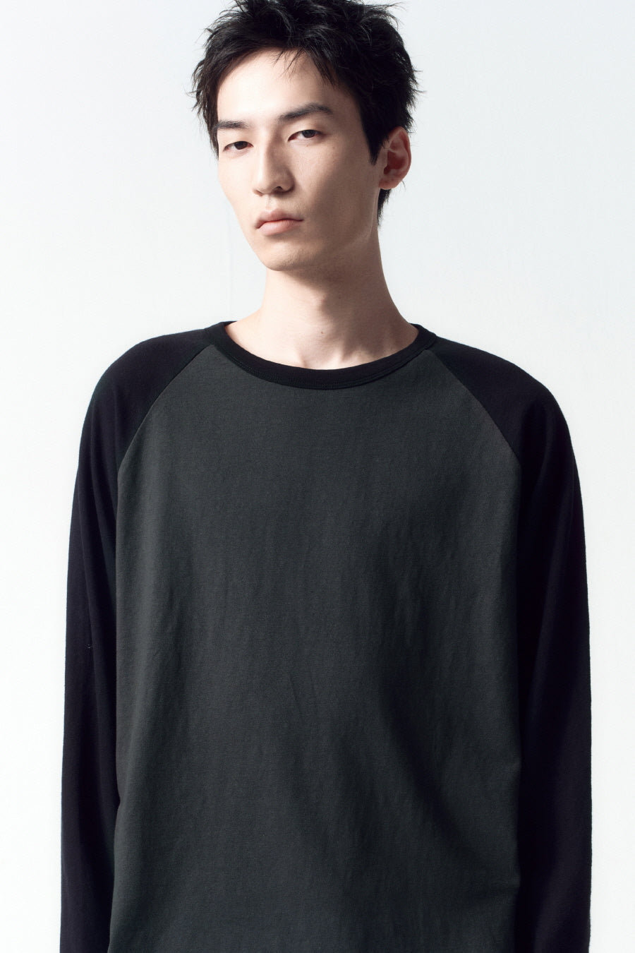 Insilence - Cut-Off Raglan Long Sleeve (Vtg Black) product image 2 | TRAB K-Fashion Australia