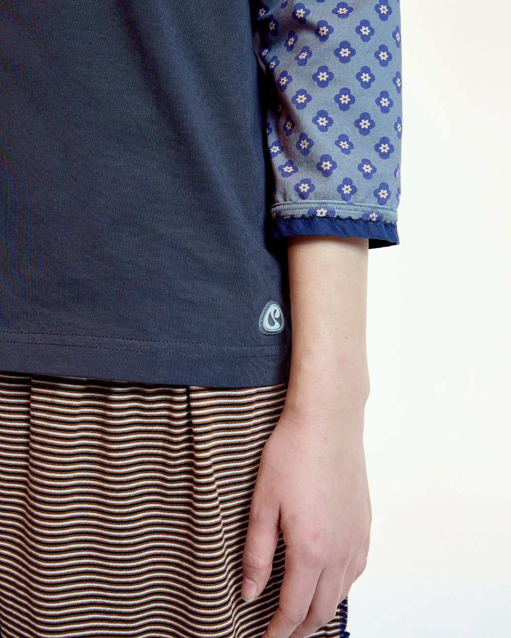 Coyseio - 사랑을 해라 T-Shirt (Charcoal) product image 10 | TRAB K-Fashion Australia