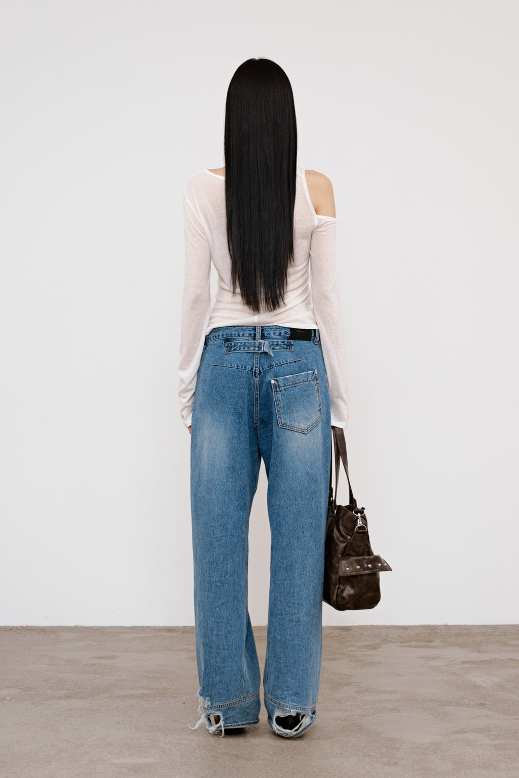 Deinet - One Shoulder Draped Asymmetric Top (White) product image 3 | TRAB K-Fashion Australia