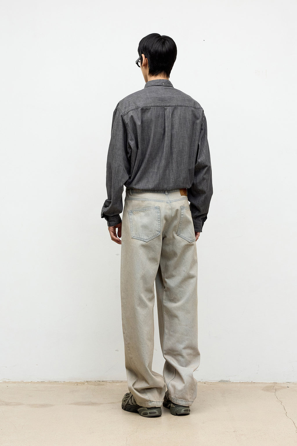 Coor - Buttondown Light Denim Shirt (Washed Gray) product image 4 | TRAB K-Fashion Australia