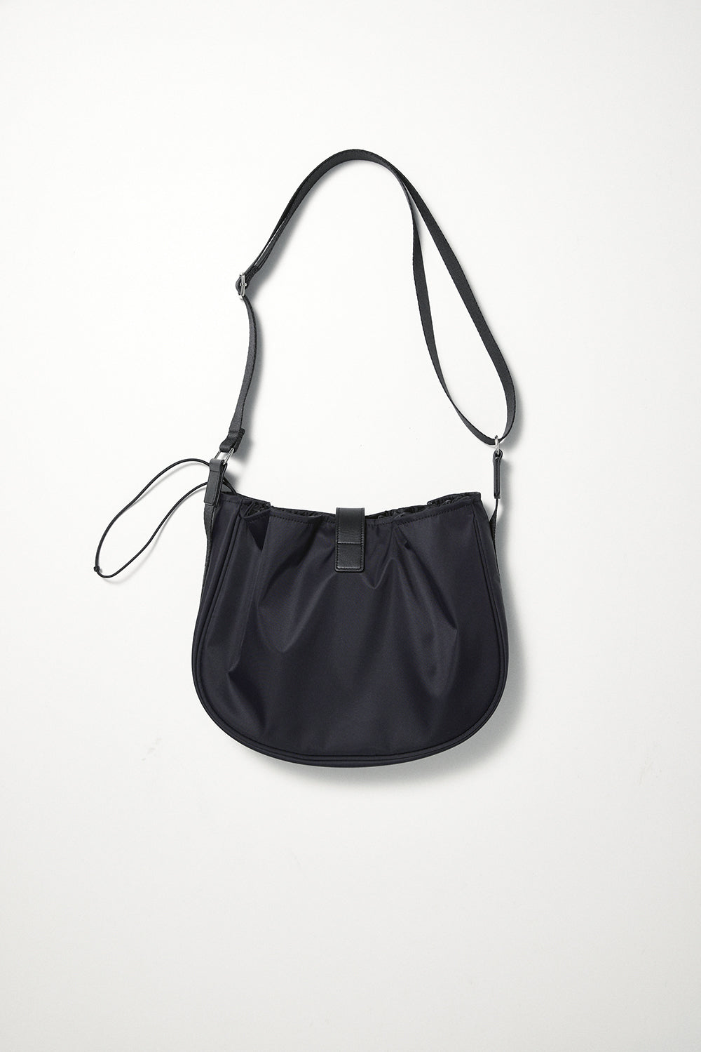 Hatchingroom - Wavy Bag Middle High Density Nylon (Black) product image 2 | TRAB K-Fashion Australia
