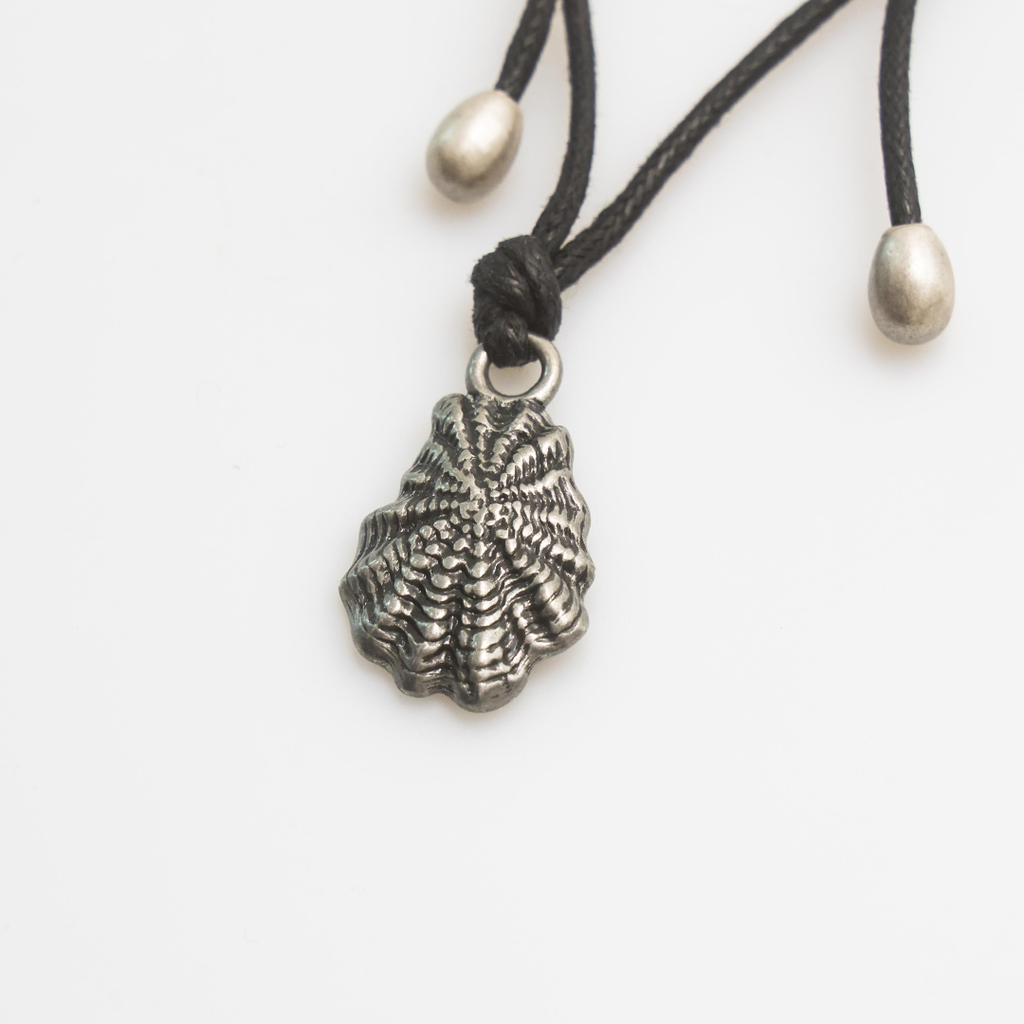 Towtow Archive - Oyster Charm Necklace Silver (Black) product image 3 | TRAB K-Fashion Australia