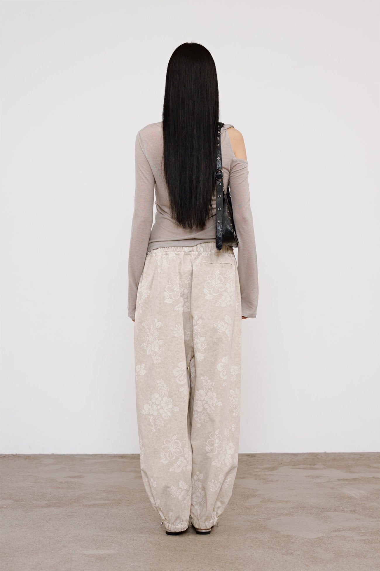 Deinet - One Shoulder Draped Asymmetric Top (Beige) product image 3 | TRAB K-Fashion Australia
