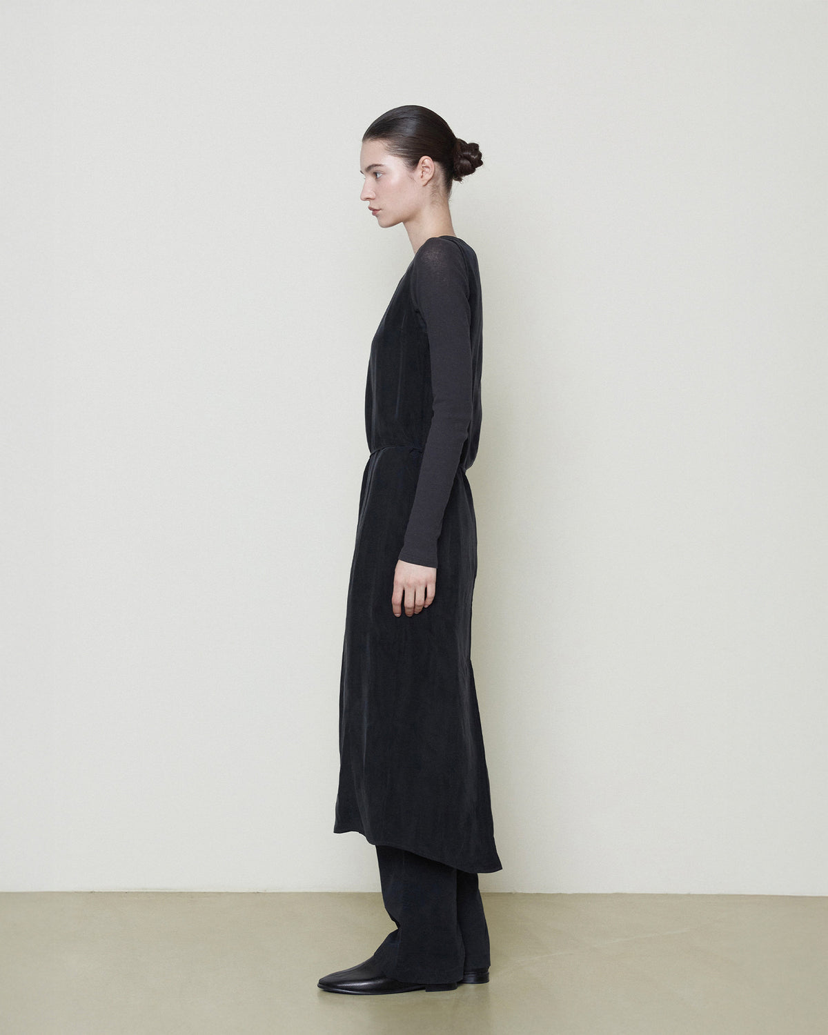 Brownyard - Cupro Dress (Black) product image 2 | TRAB K-Fashion Australia