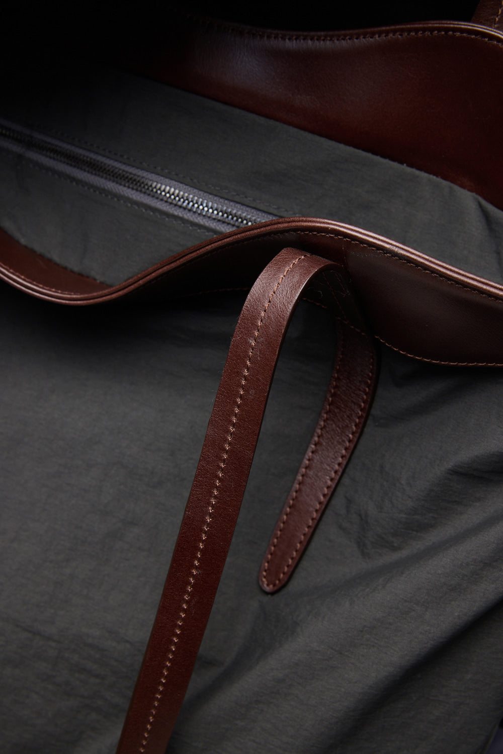 Hatchingroom - Arrow Tote Pig (Dyed Charcoal) product image 13 | TRAB K-Fashion Australia