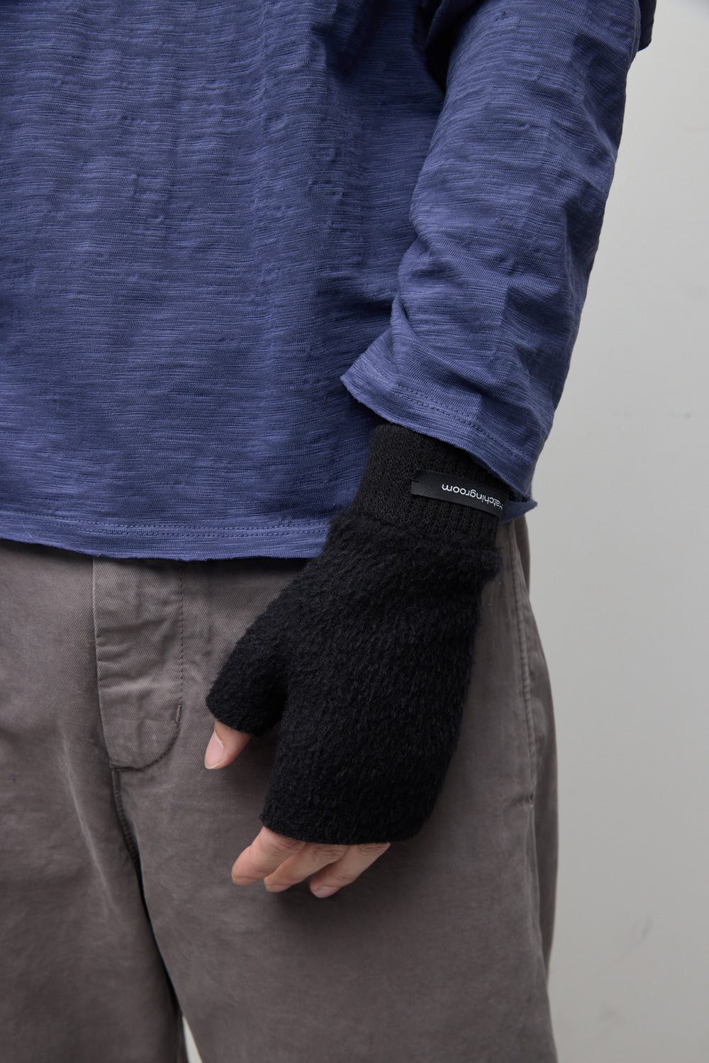 Hatchingroom - Hairy Gloves (Black) product image 7 | TRAB K-Fashion Australia