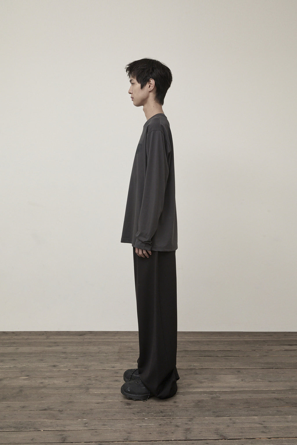 Matin Kim - Back Pocket Glitter Sweatpants (Black) product image 6 | TRAB K-Fashion Australia
