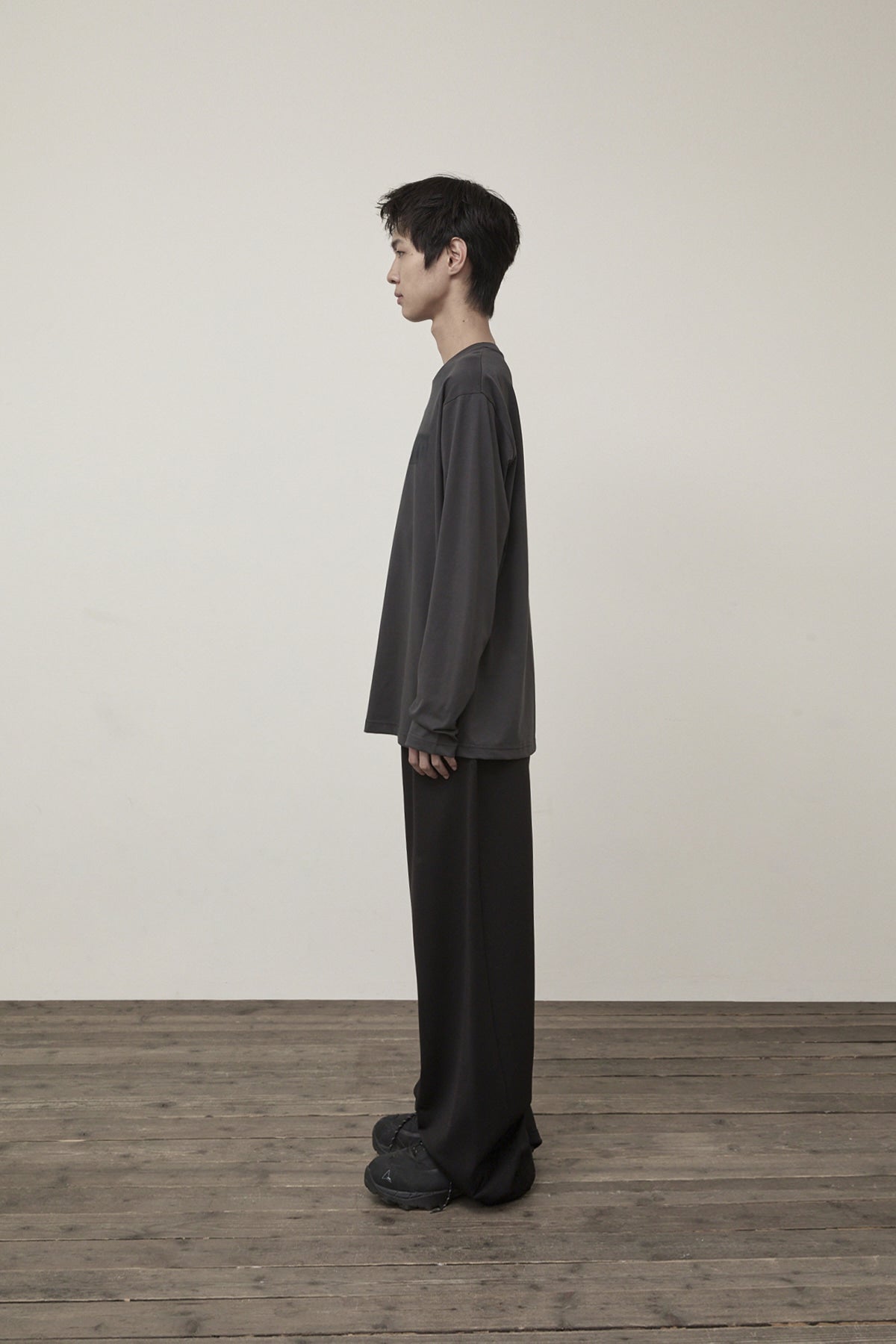 Matin Kim - Back Pocket Glitter Sweatpants (Black) product image 6 | TRAB K-Fashion Australia
