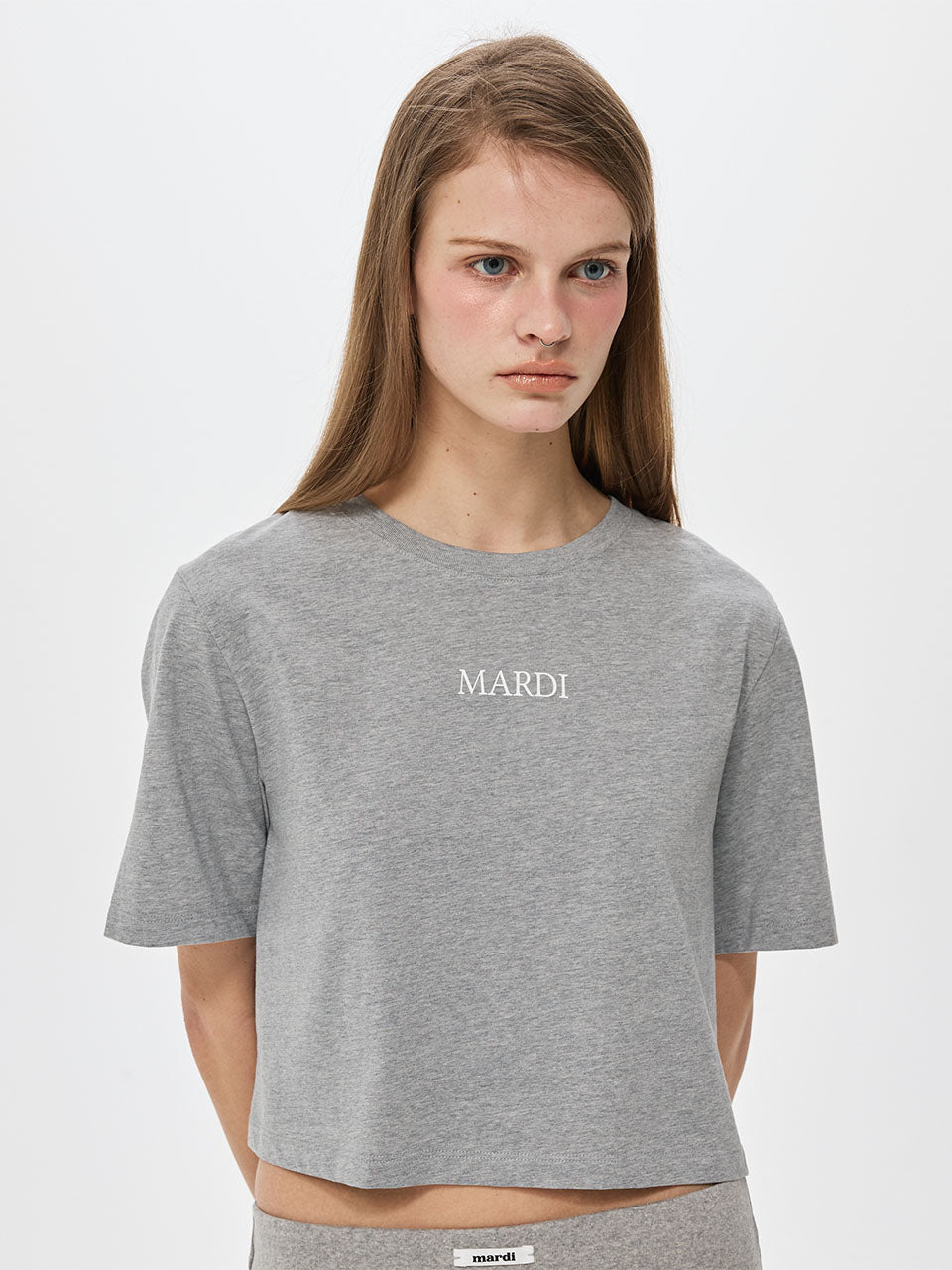 Mardi Mercredi - Cropped Basic Tshirt Mardi Serif Logo (Grey) product image 1 | TRAB K-Fashion Australia