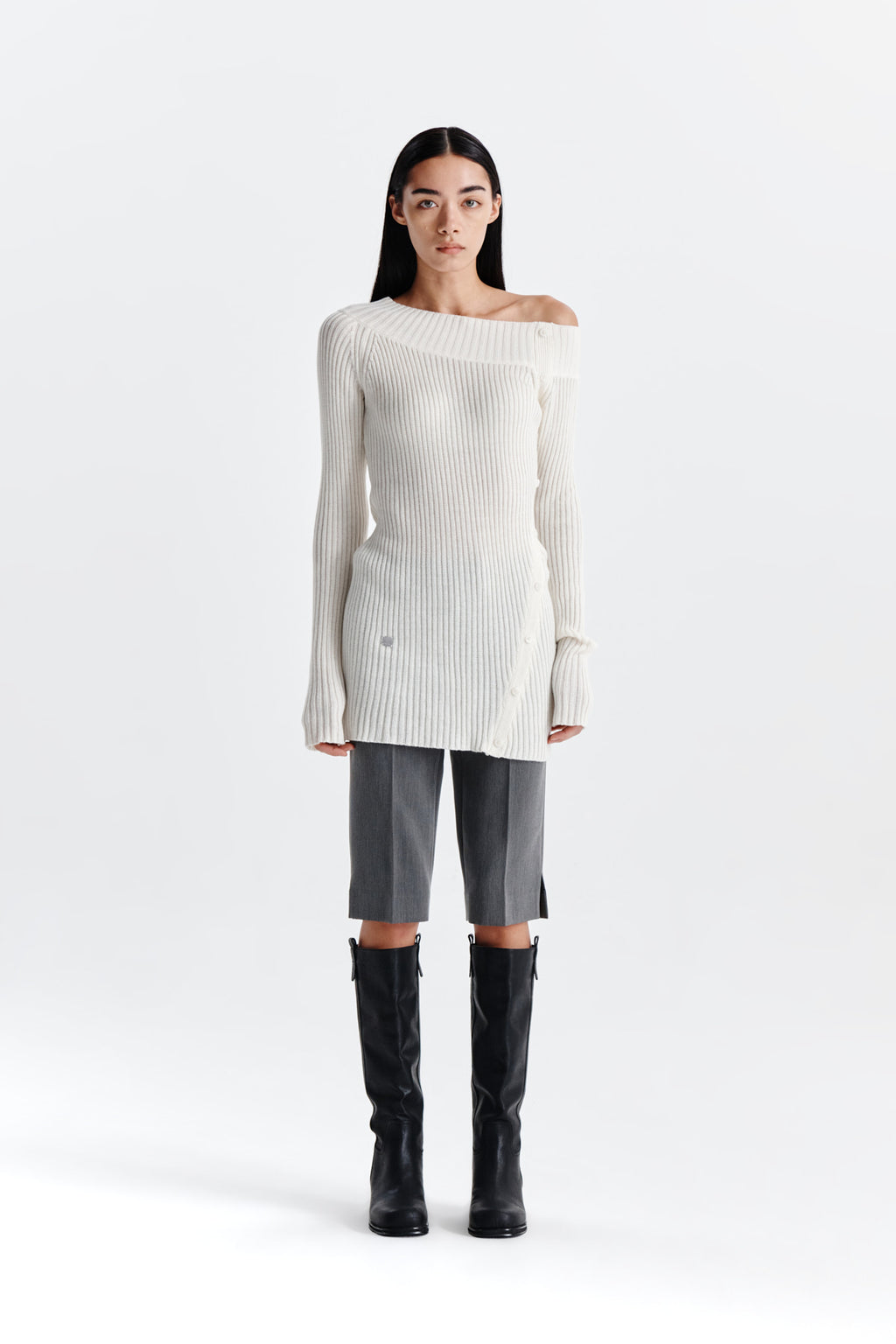 Matin Kim - Capri Slit Pants (Grey) product image 5 | TRAB K-Fashion Australia