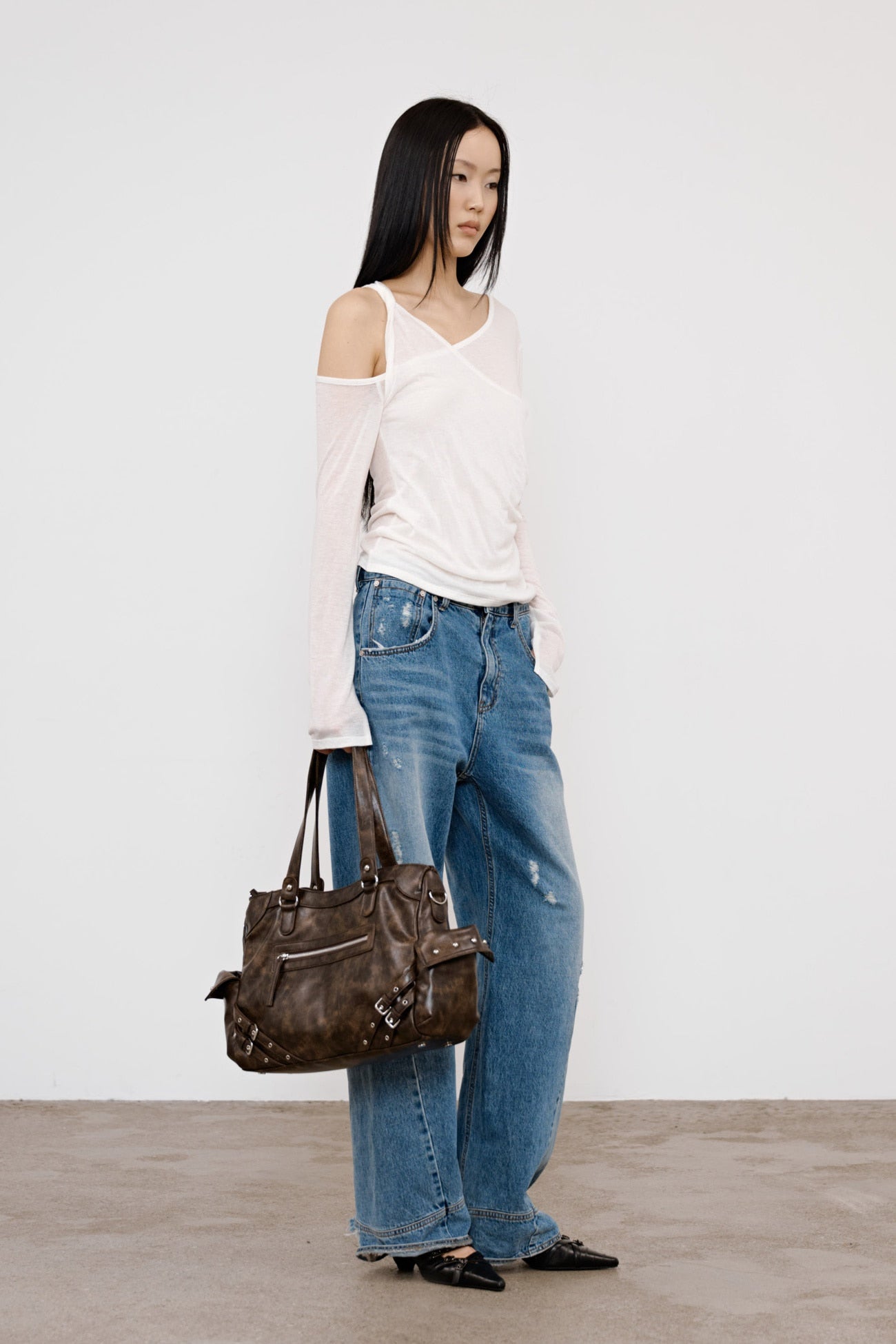 Deinet - One Shoulder Draped Asymmetric Top (White) product image 6 | TRAB K-Fashion Australia