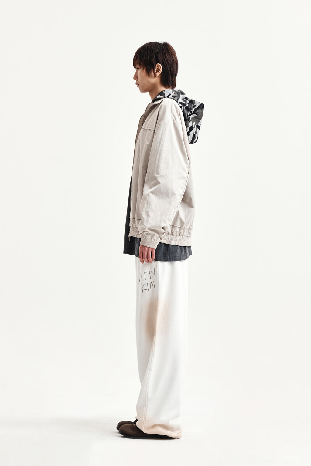 Matin Kim - Vintage Washed Logo Sweatpants (Ivory) product image 11 | TRAB K-Fashion Australia