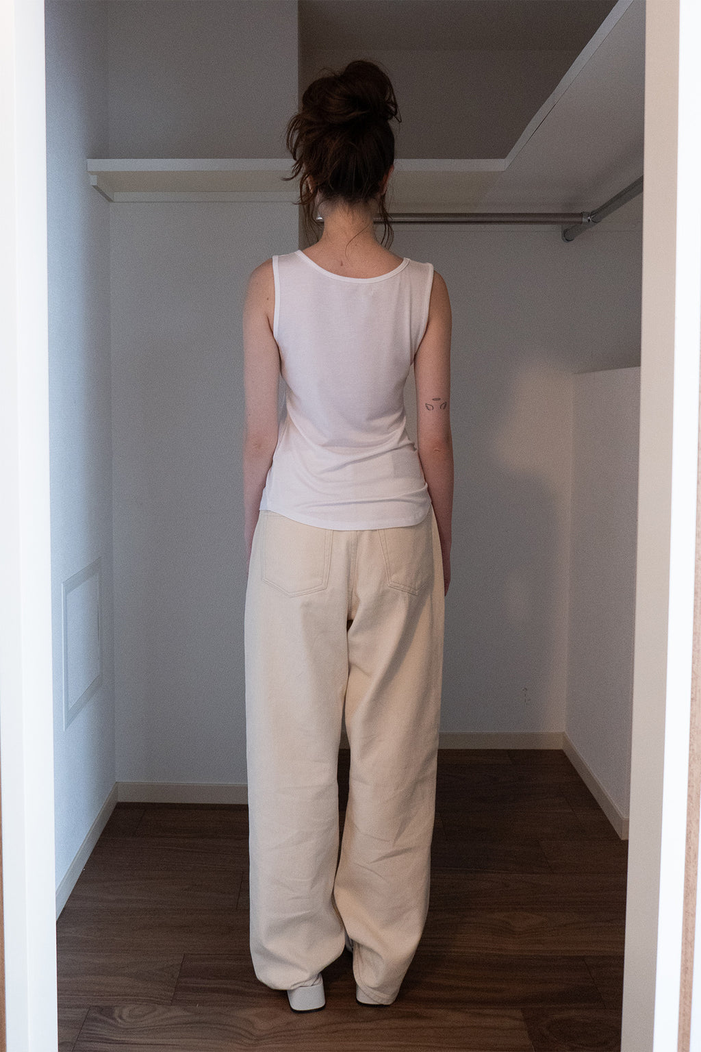 Deinet - V-Neck Lettering Sleeveless (White) product image 3 | TRAB K-Fashion Australia