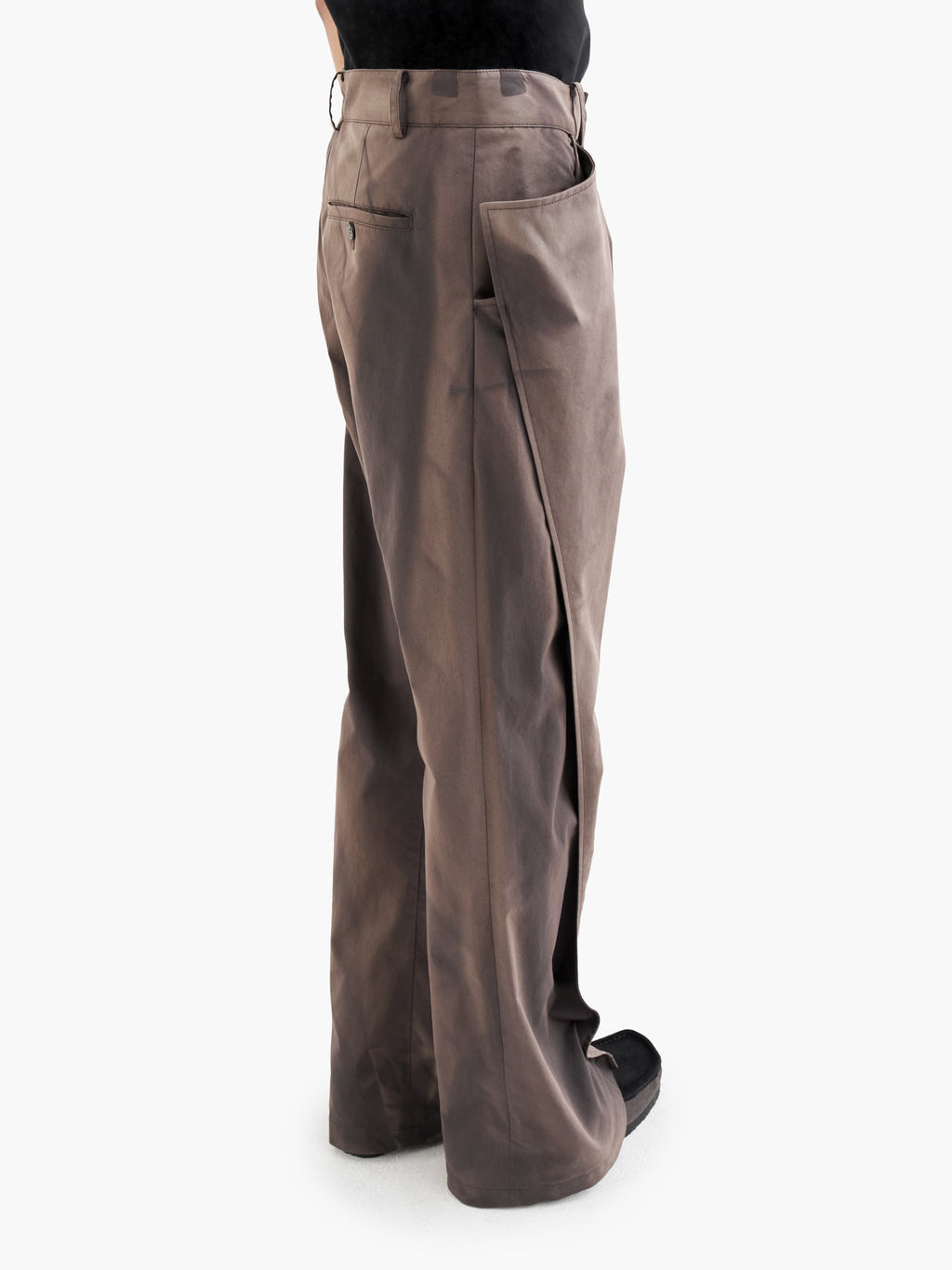 Jiyong Kim - Sun-Bleached Flap Detailed Trousers (Brown) product image 5 | TRAB K-Fashion Australia