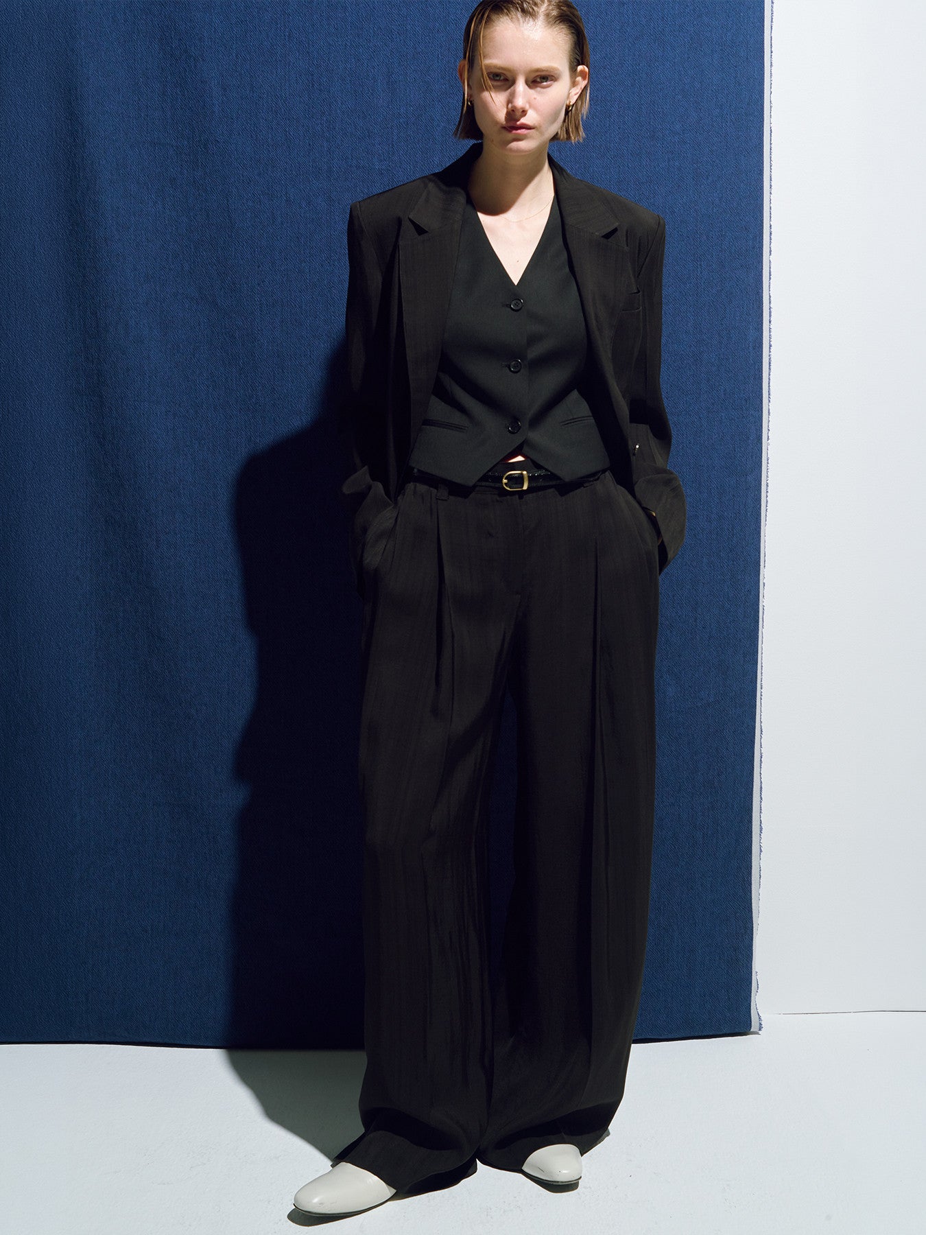 Tonywack - Airy Wide Leg Pleated Trousers (Black) product image 8 | TRAB K-Fashion Australia