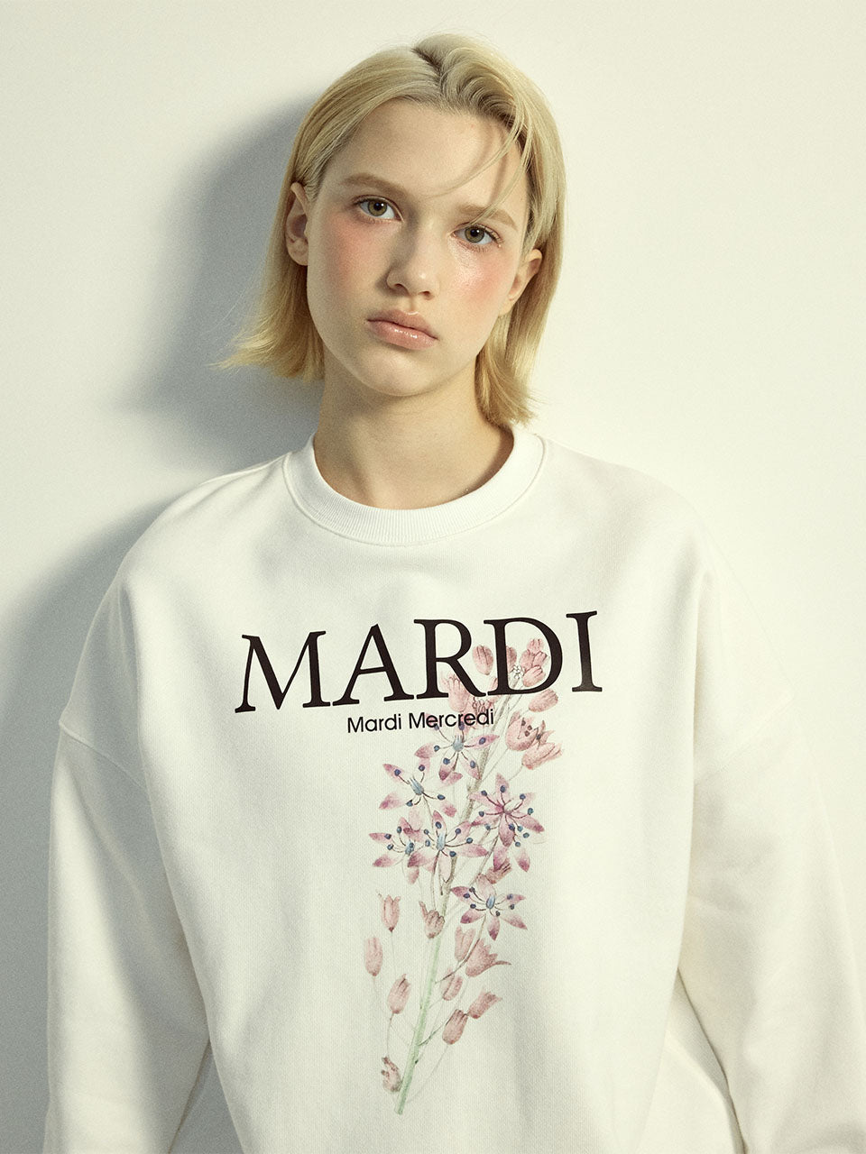 Mardi Mercredi - Sweatshirt Lilies 01 (White) product image 1 | TRAB K-Fashion Australia