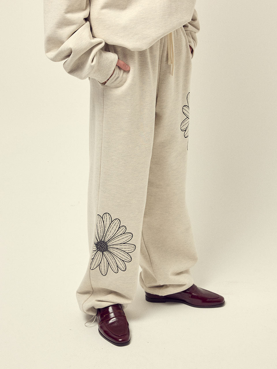 Mardi Mercredi - Jogger Pants Flower (Oatmeal Black) product image 1 | TRAB K-Fashion Australia