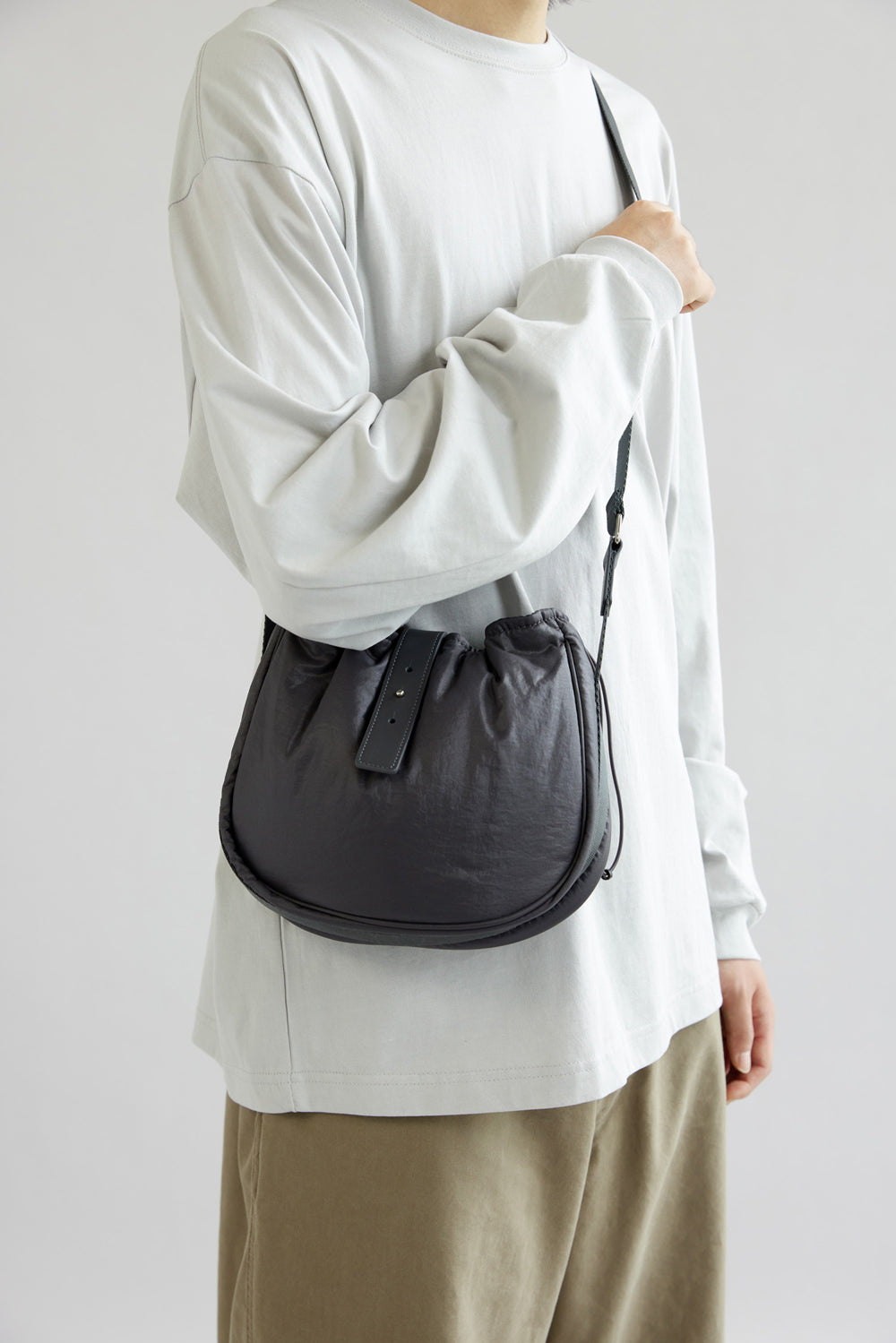 Hatchingroom - Wavy Bag Mini Padded Nylon (Charcoal) product image 11 | TRAB K-Fashion Australia