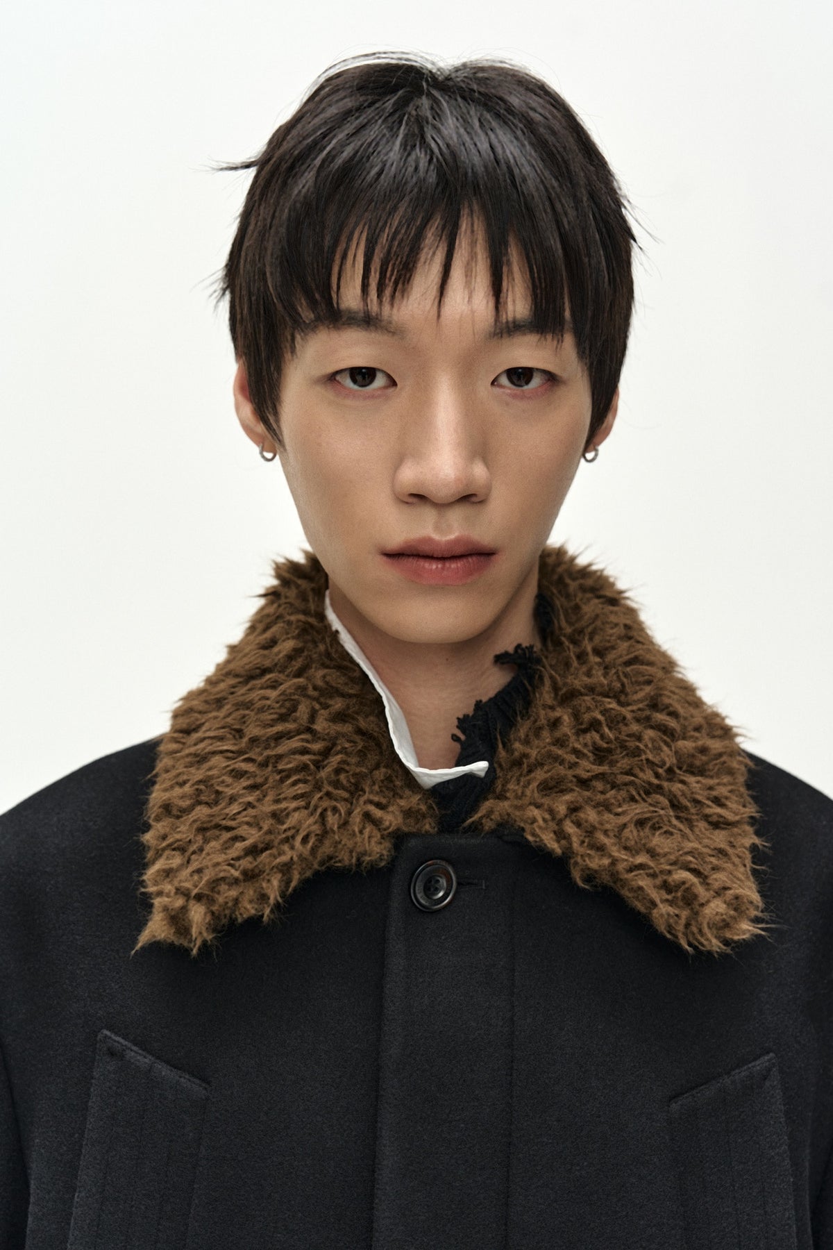 Andersson Bell - Detachable Fur Collar Chesterfield Coat (Black) product image 5 | TRAB K-Fashion Australia