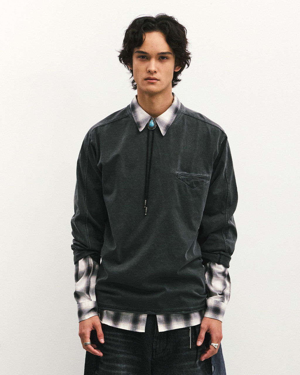 Eastlogue - Cut Out Ea Basic L.s T-shirts (Pigment Charcoal) product image 2 | TRAB K-Fashion Australia