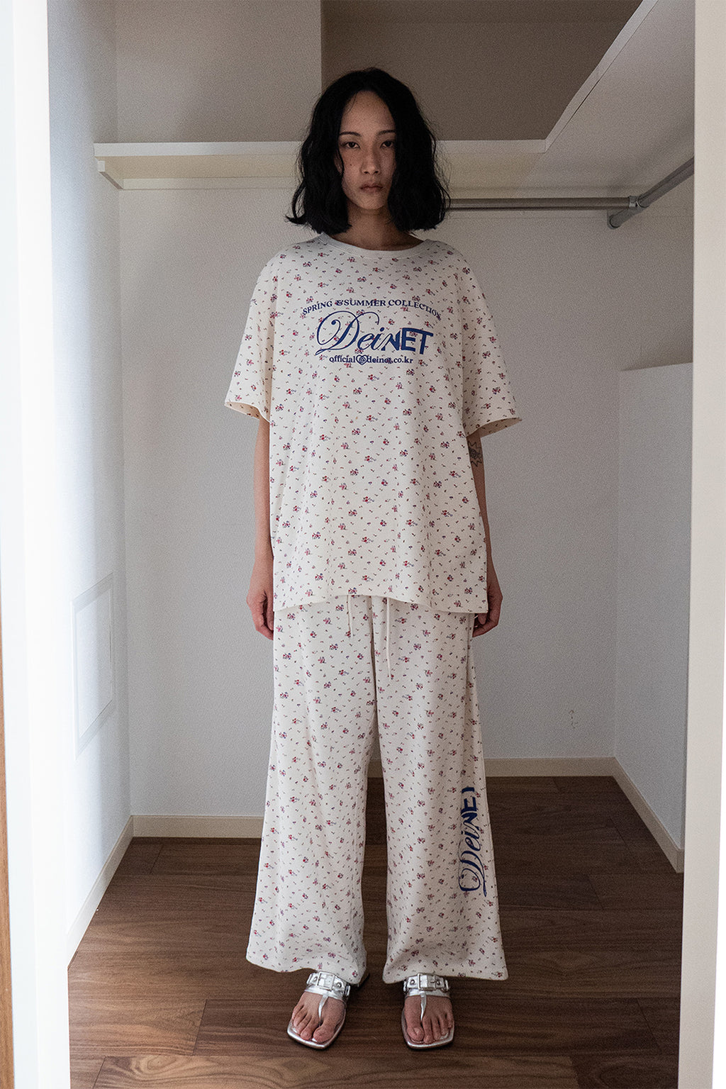 Deinet - Soft Waffle Flower T-Shirt (Ivory) product image 1 | TRAB K-Fashion Australia
