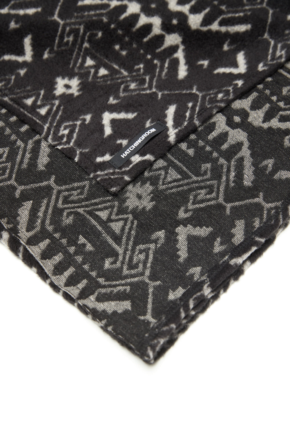 Hatchingroom - Fleece Jacquard Muffler (Black) product image 4 | TRAB K-Fashion Australia
