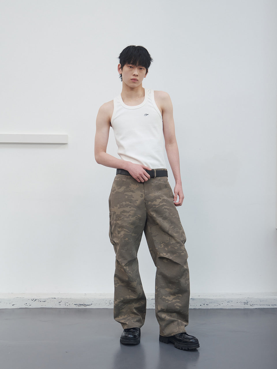 Kijun - Armour Fit Tank Top (Off-White) product image 3 | TRAB K-Fashion Australia