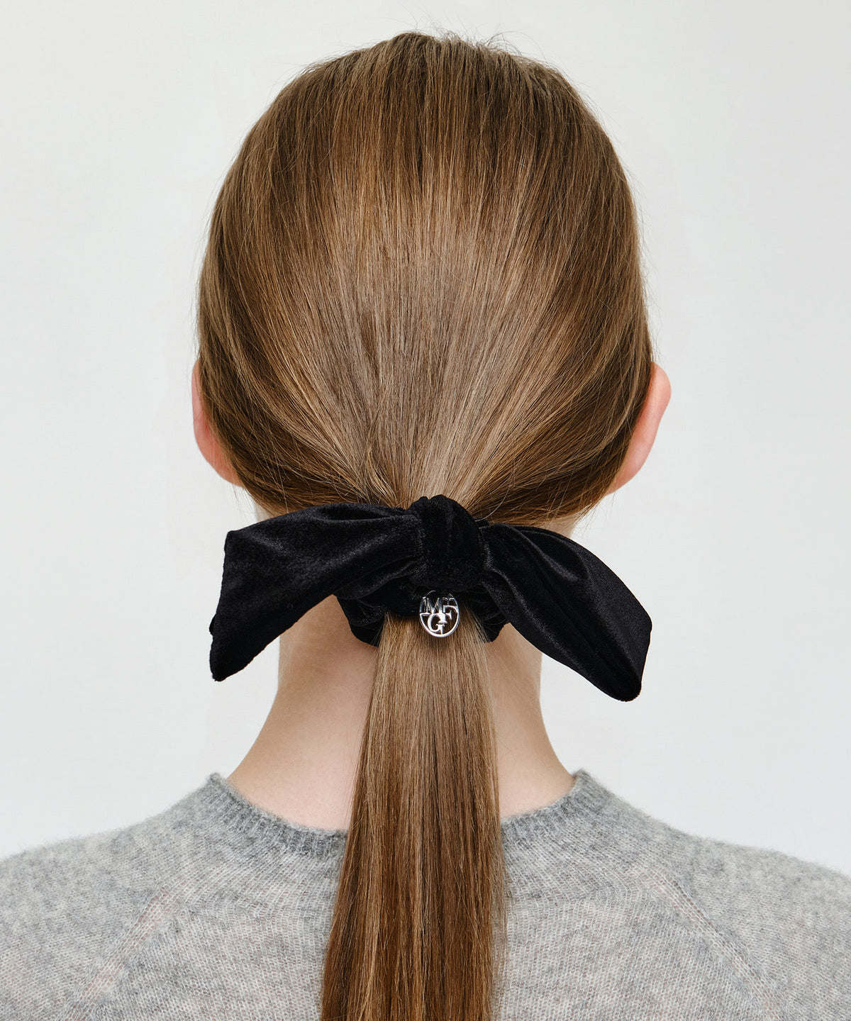 Marithe & Francois Girbaud - Circle Logo Big Ribbon Velvet Scrunchie (Black) product image 4 | TRAB K-Fashion Australia