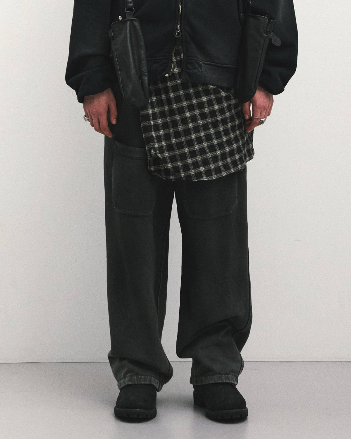 Eastlogue - Tender Easy Sweat Pants (Vintage Black) product image 2 | TRAB K-Fashion Australia