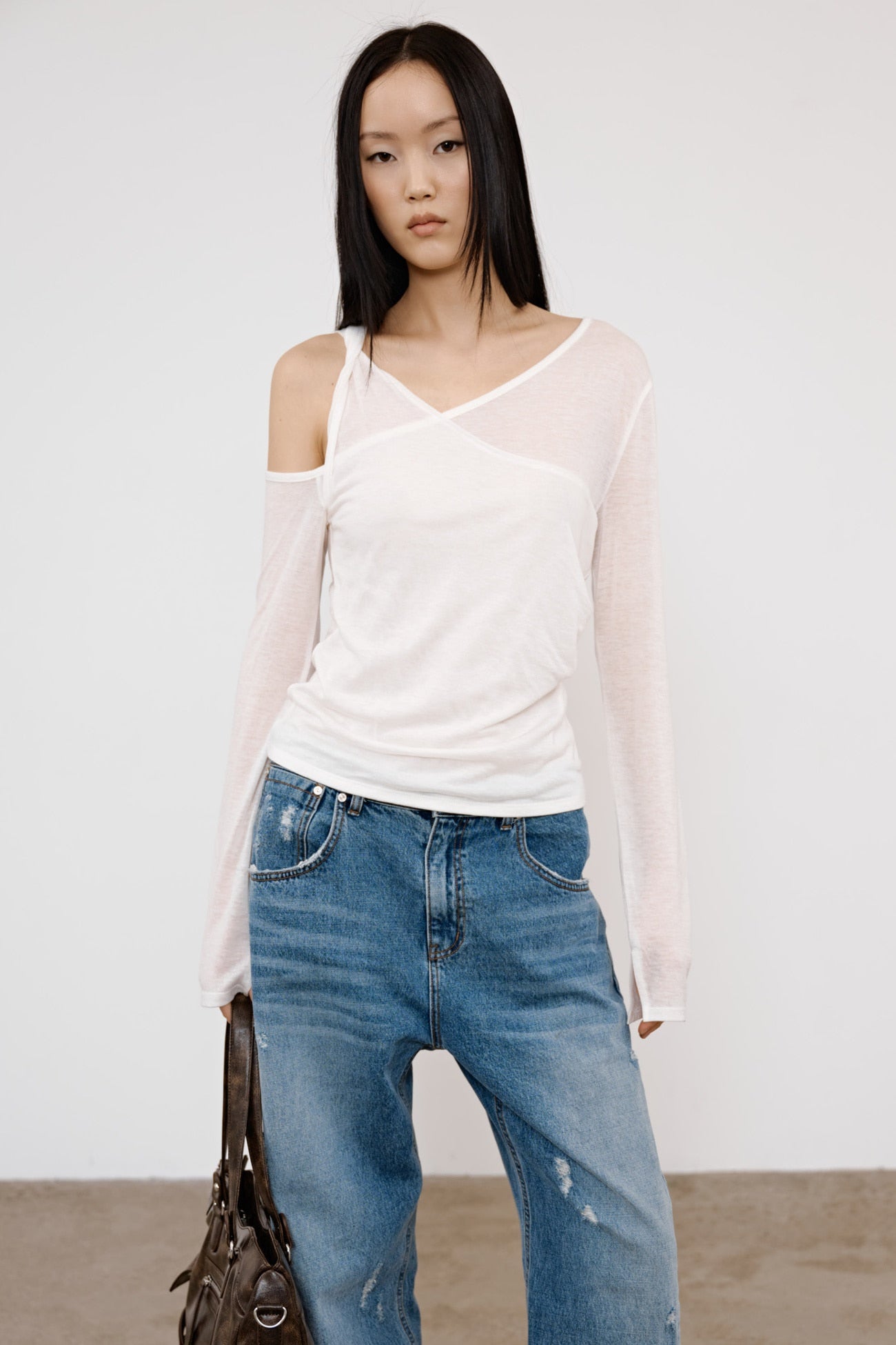 Deinet - One Shoulder Draped Asymmetric Top (White) product image 7 | TRAB K-Fashion Australia