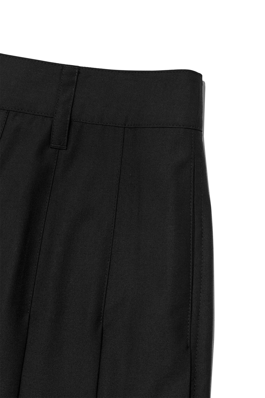 Matin Kim - Bermuda Pleats Skirt Pants (Black) product image 4 | TRAB K-Fashion Australia