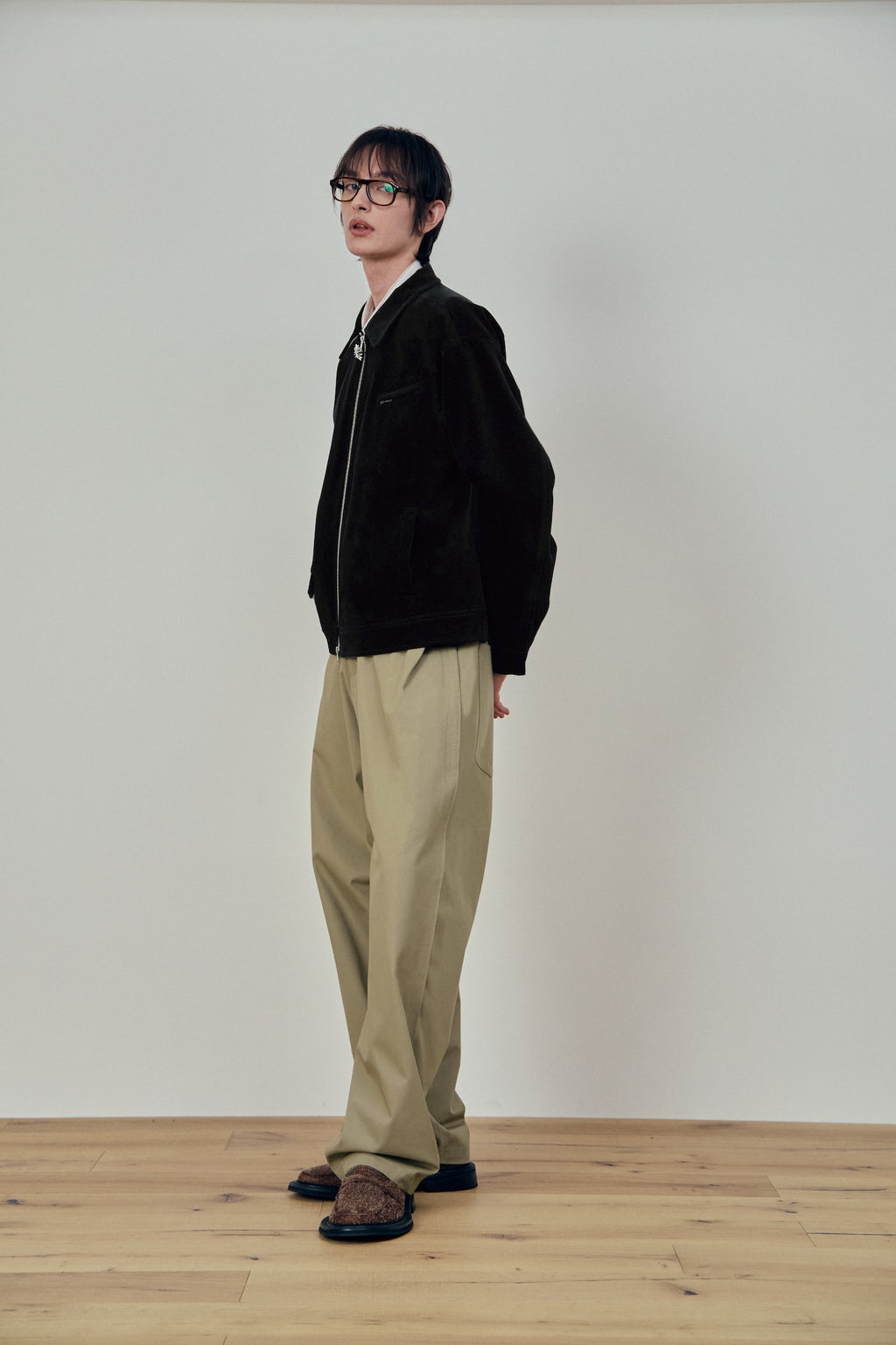 Stu - Velvet Zip Up Jacket Black (With Stamen (Brooch)) product image 7 | TRAB K-Fashion Australia