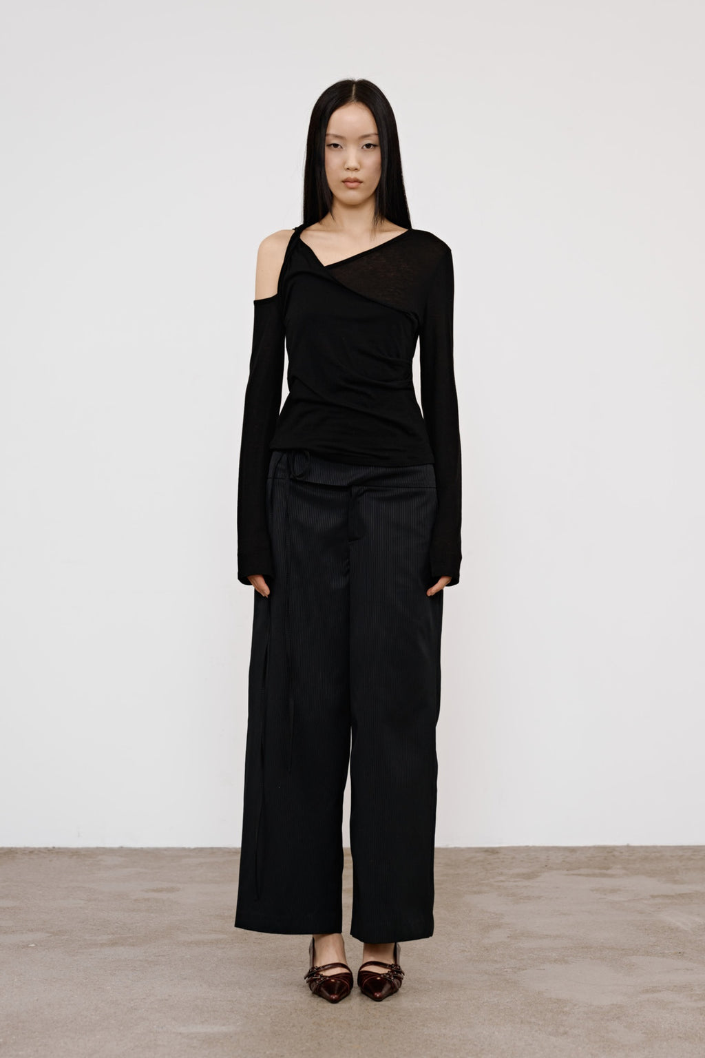Deinet - One Shoulder Draped Asymmetric Top (Black) product image 1 | TRAB K-Fashion Australia