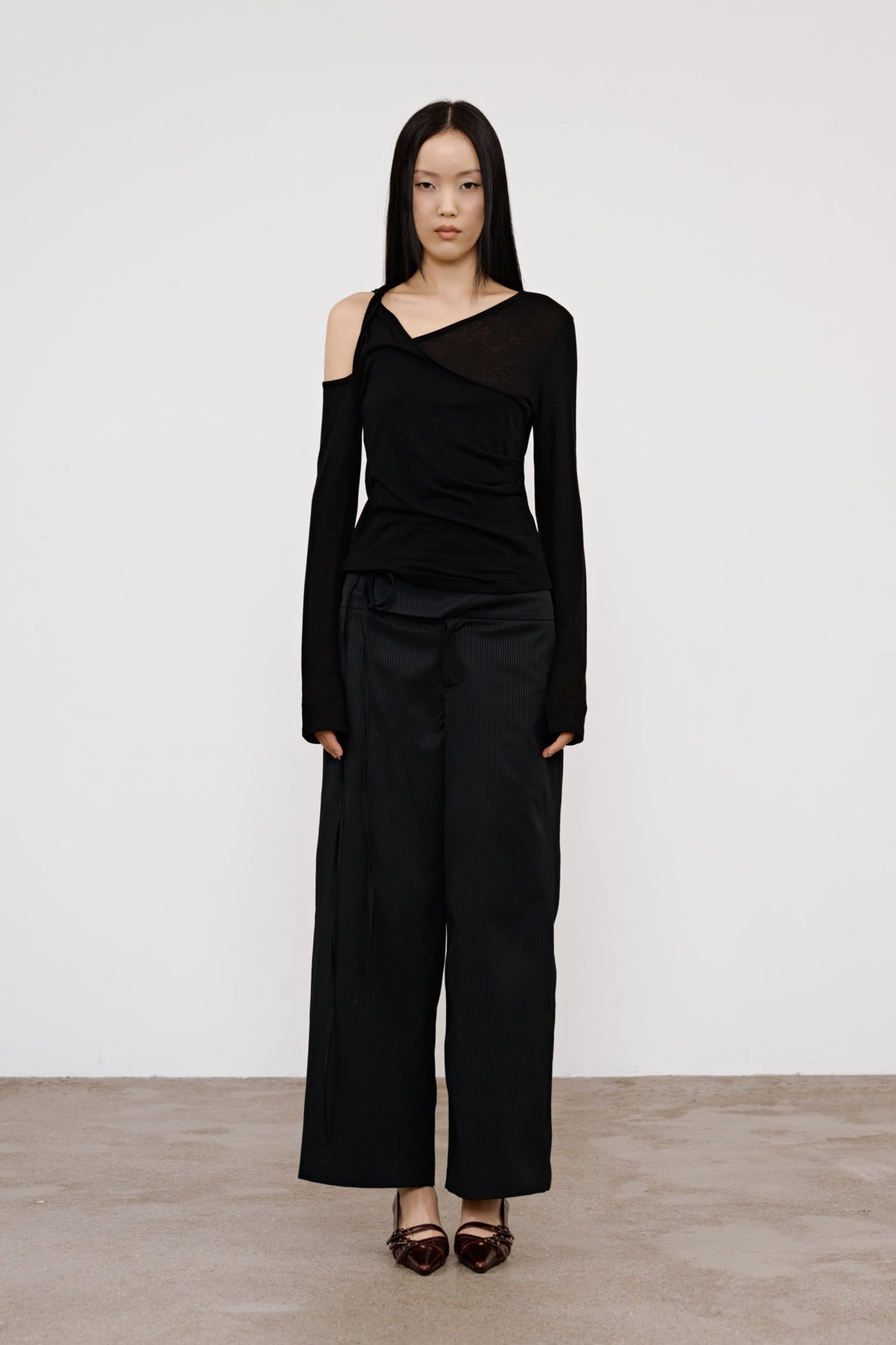 Deinet - One Shoulder Draped Asymmetric Top (Black) product image 1 | TRAB K-Fashion Australia
