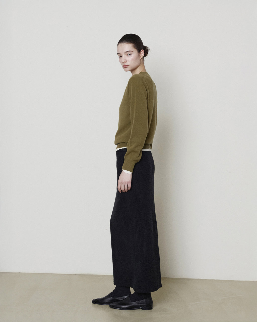 Brownyard - Extra Super Fine V Neck Knit (Olive) product image 3 | TRAB K-Fashion Australia
